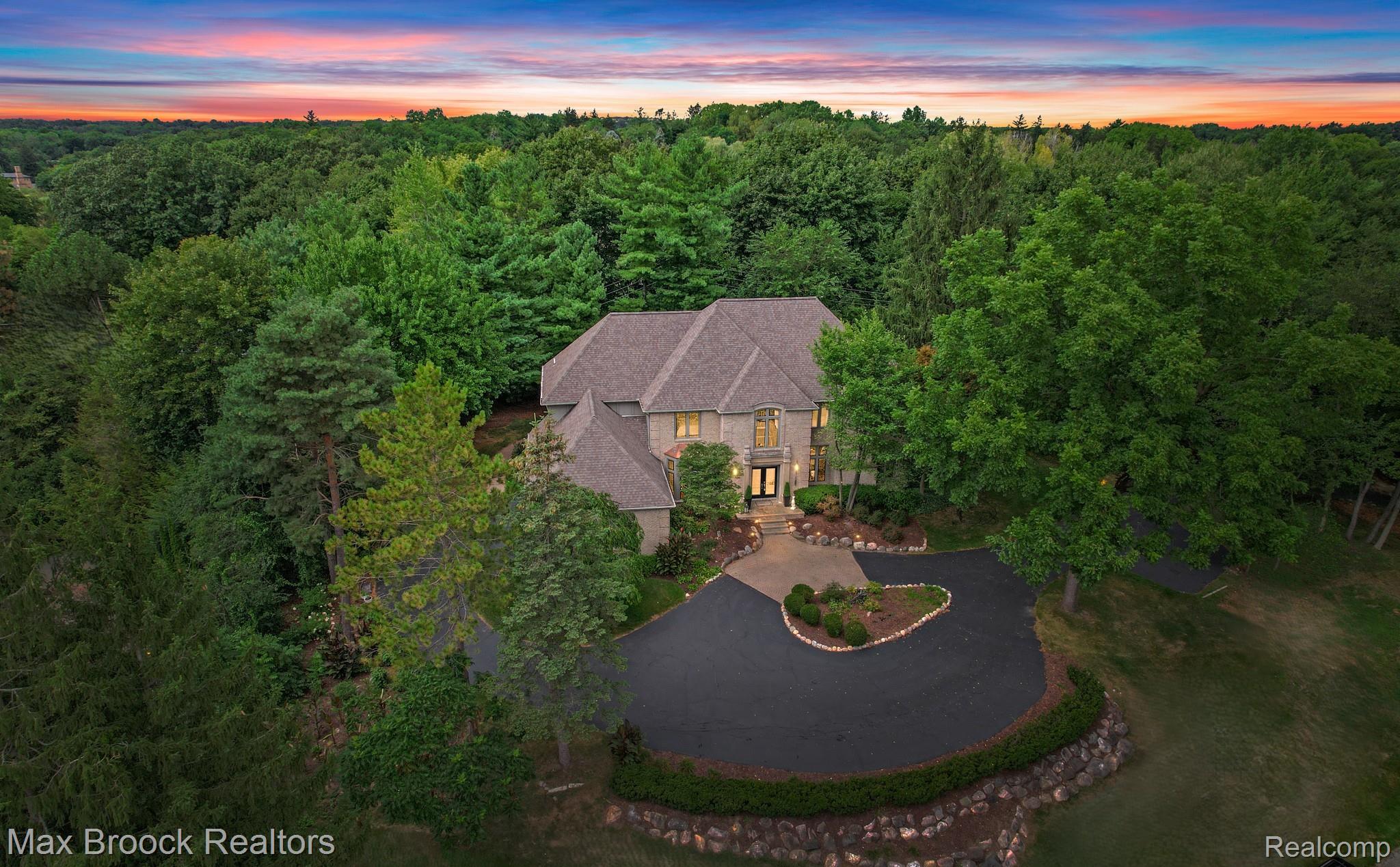 60, Kingsley Manor, Bloomfield Hills, Michigan, 48304