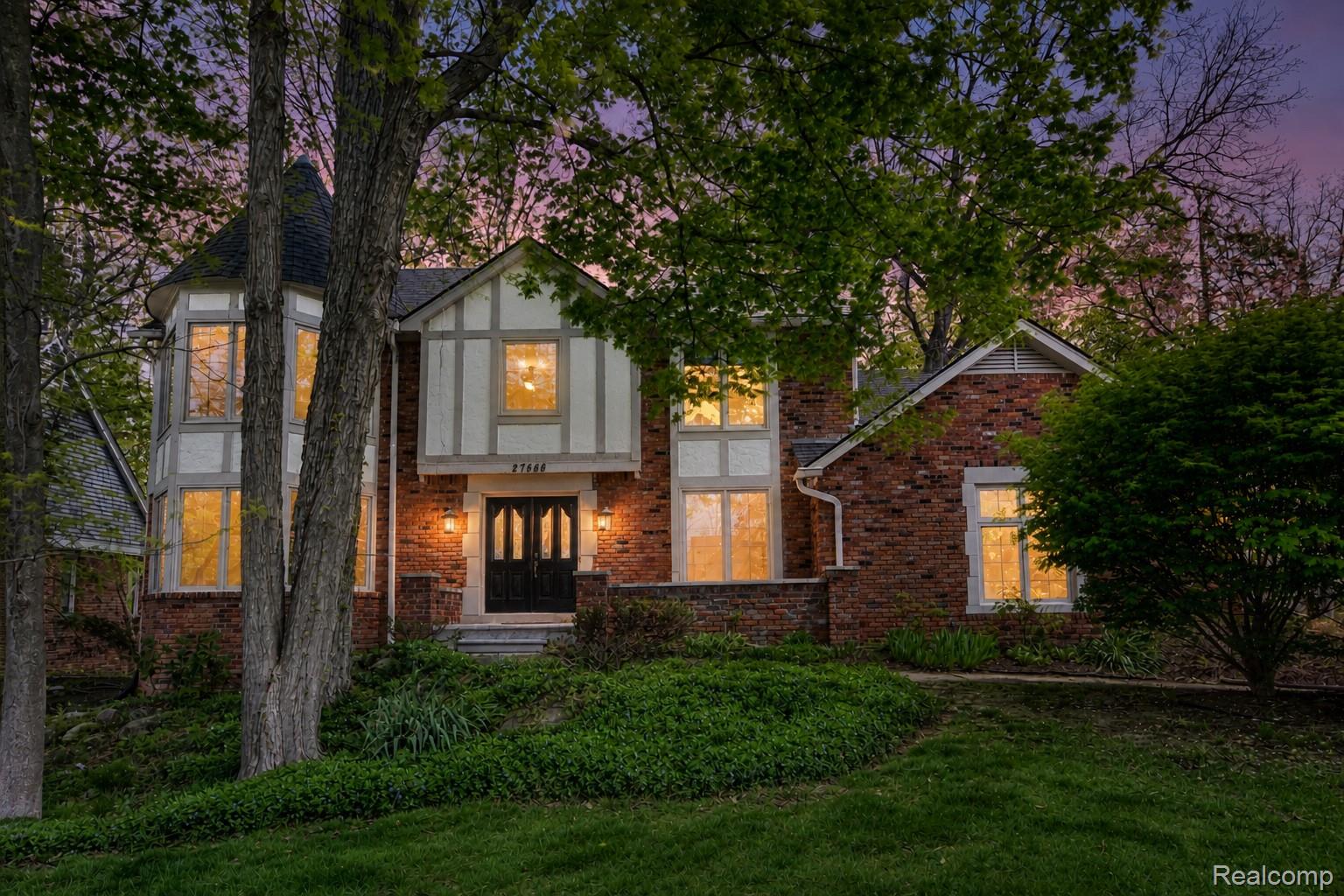 27966, Trailwood, Farmington, Michigan, 48331