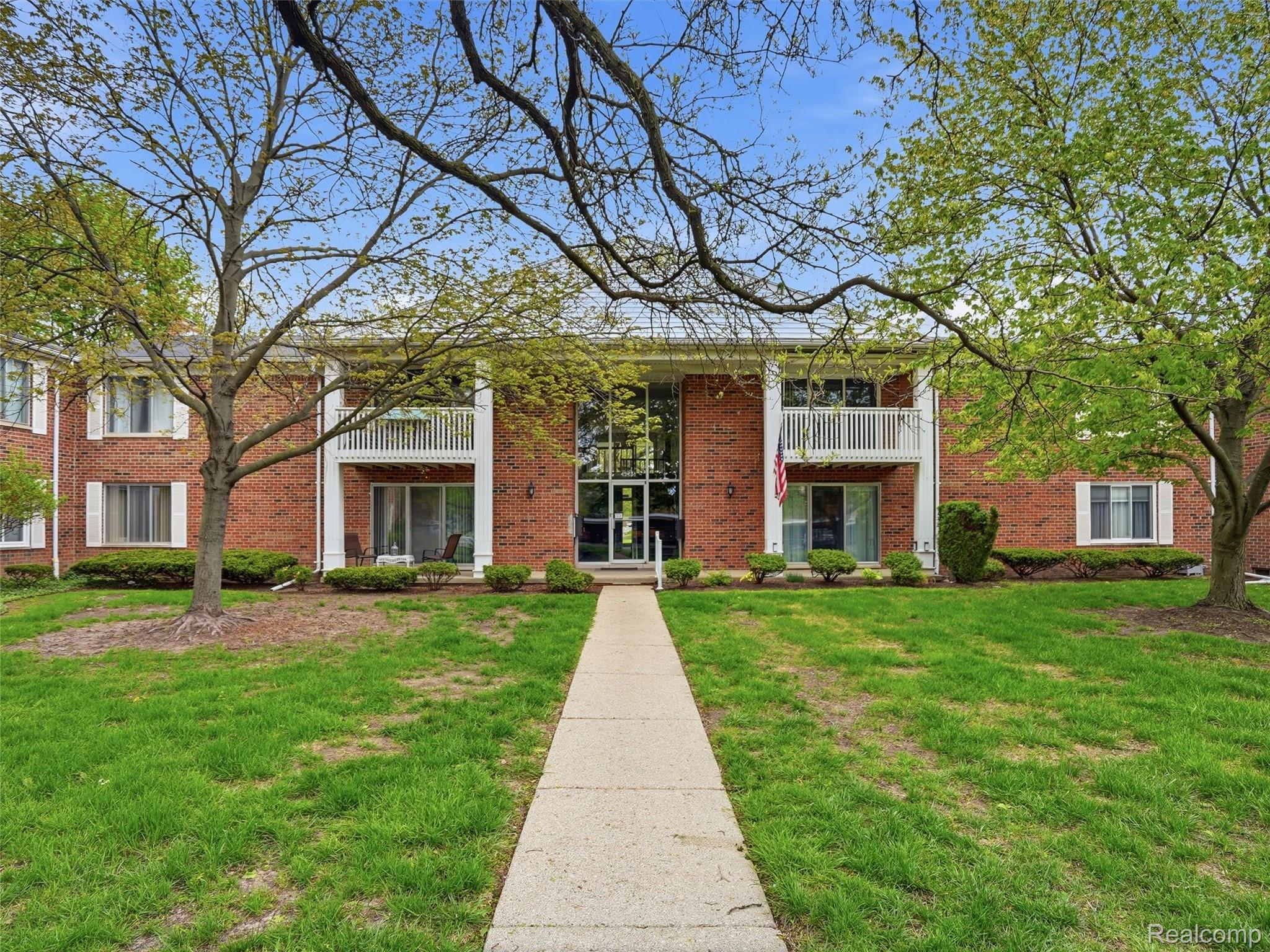 42231, Toddmark, Clinton Township, Michigan, 48038