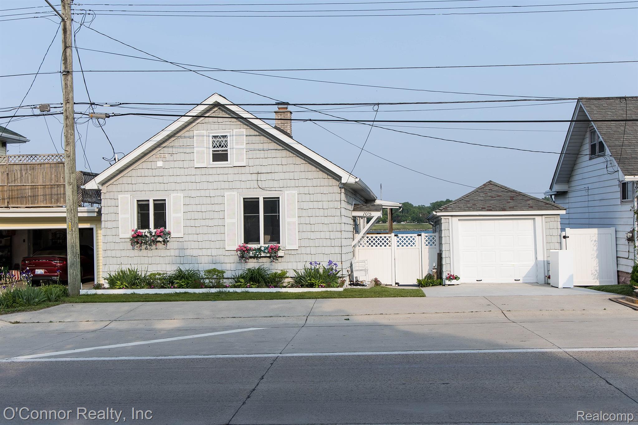 105, Gratiot, Marysville, Michigan, 48040