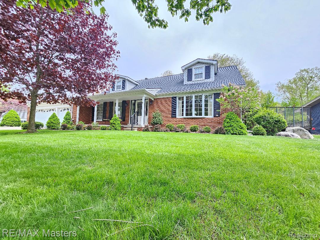 21879, Canterbury, Grosse Ile, Michigan, 48138