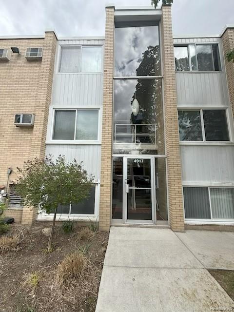 4917, Crooks, #L5, Royal Oak, Michigan, 48073
