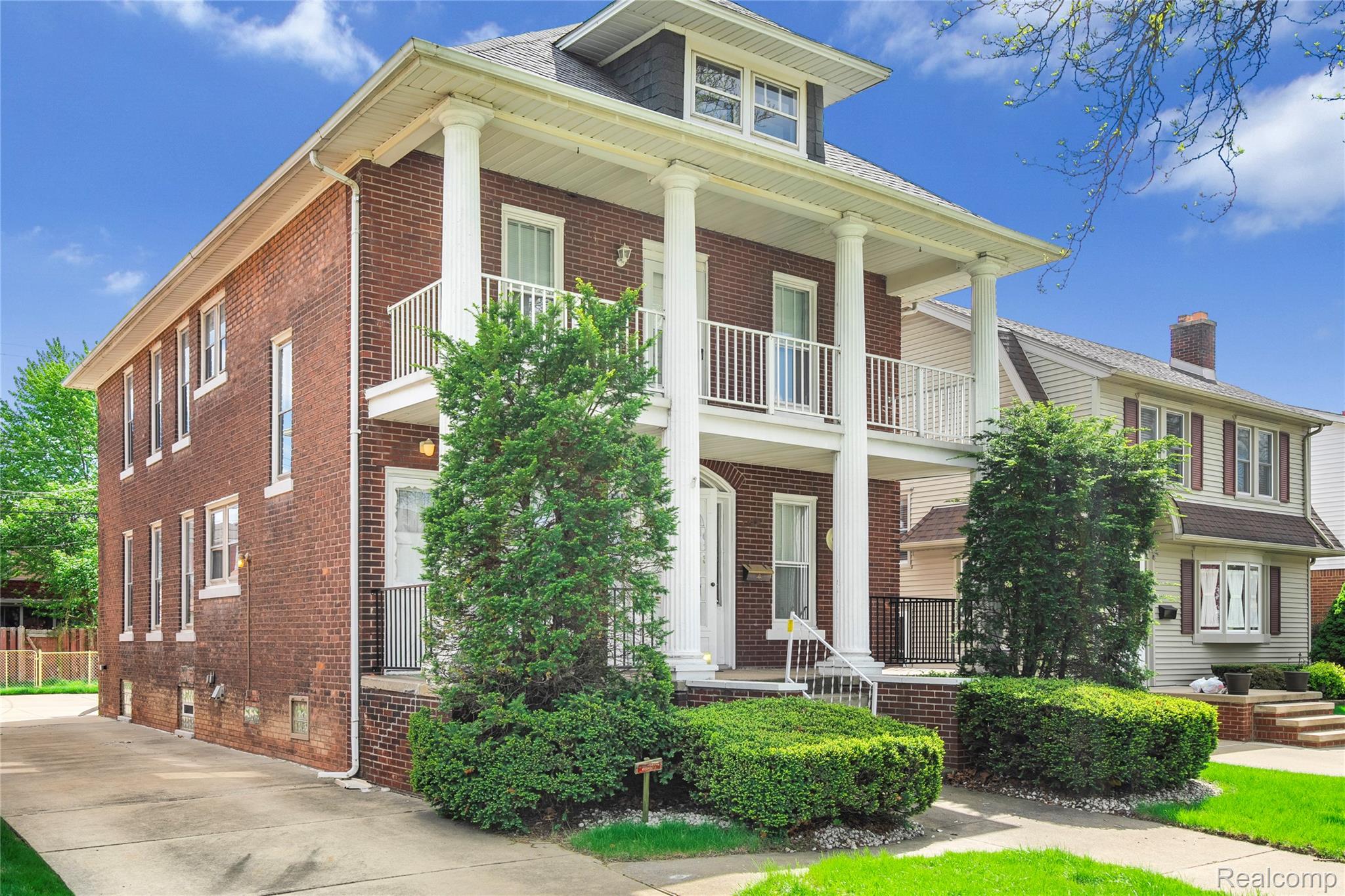 611, Emmons, Wyandotte, Michigan, 48192