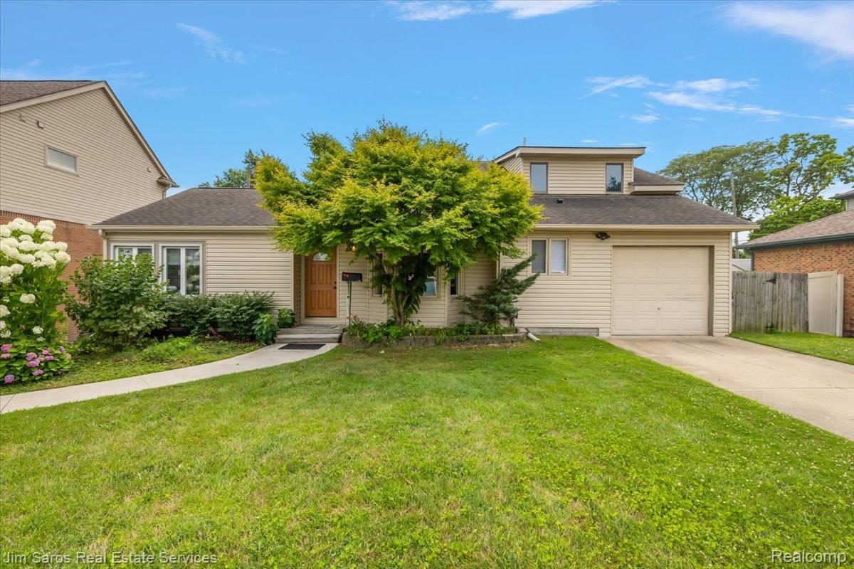22470, Wildwood, St. Clair Shores, Michigan, 48081