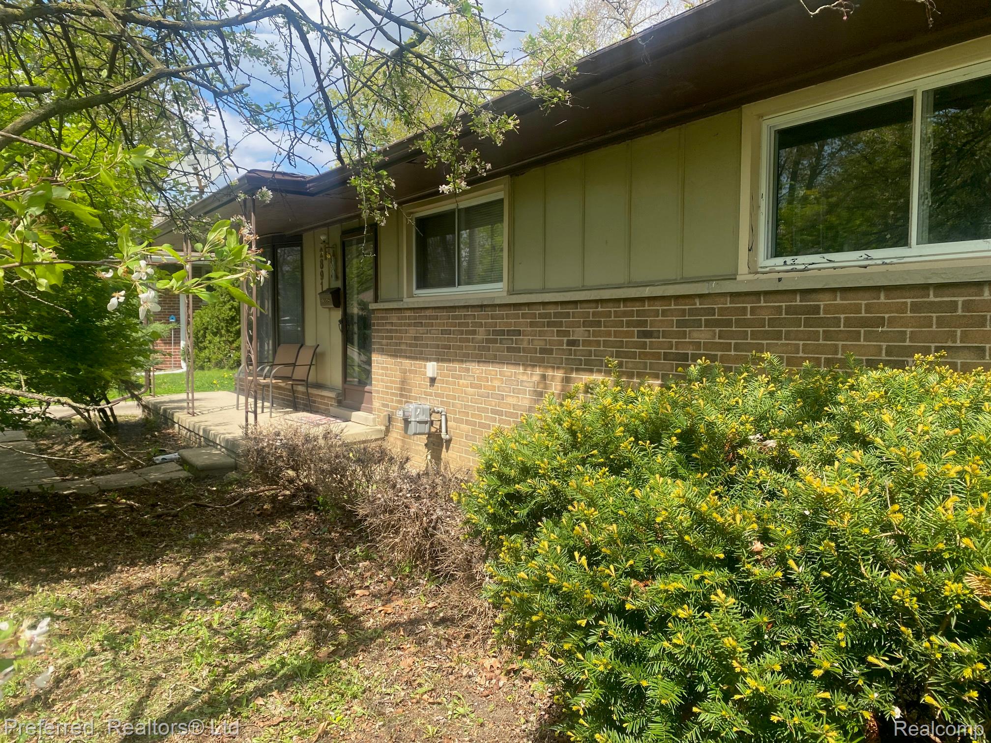 28918, Red Leaf, Southfield, Michigan, 48076