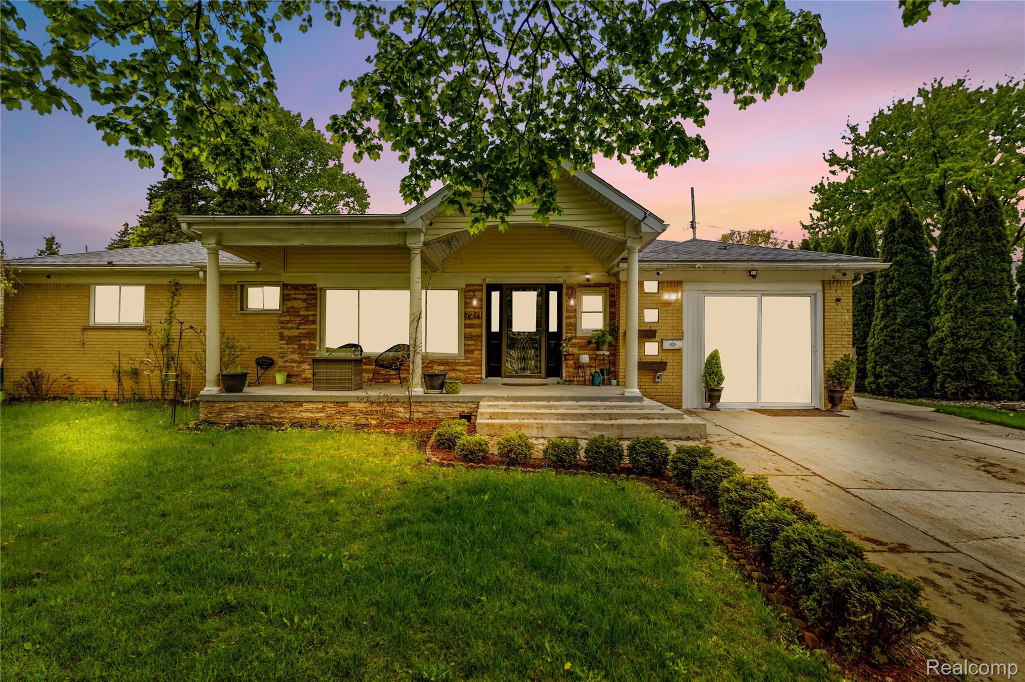 7271, Lucerne, Dearborn Heights, Michigan, 48127