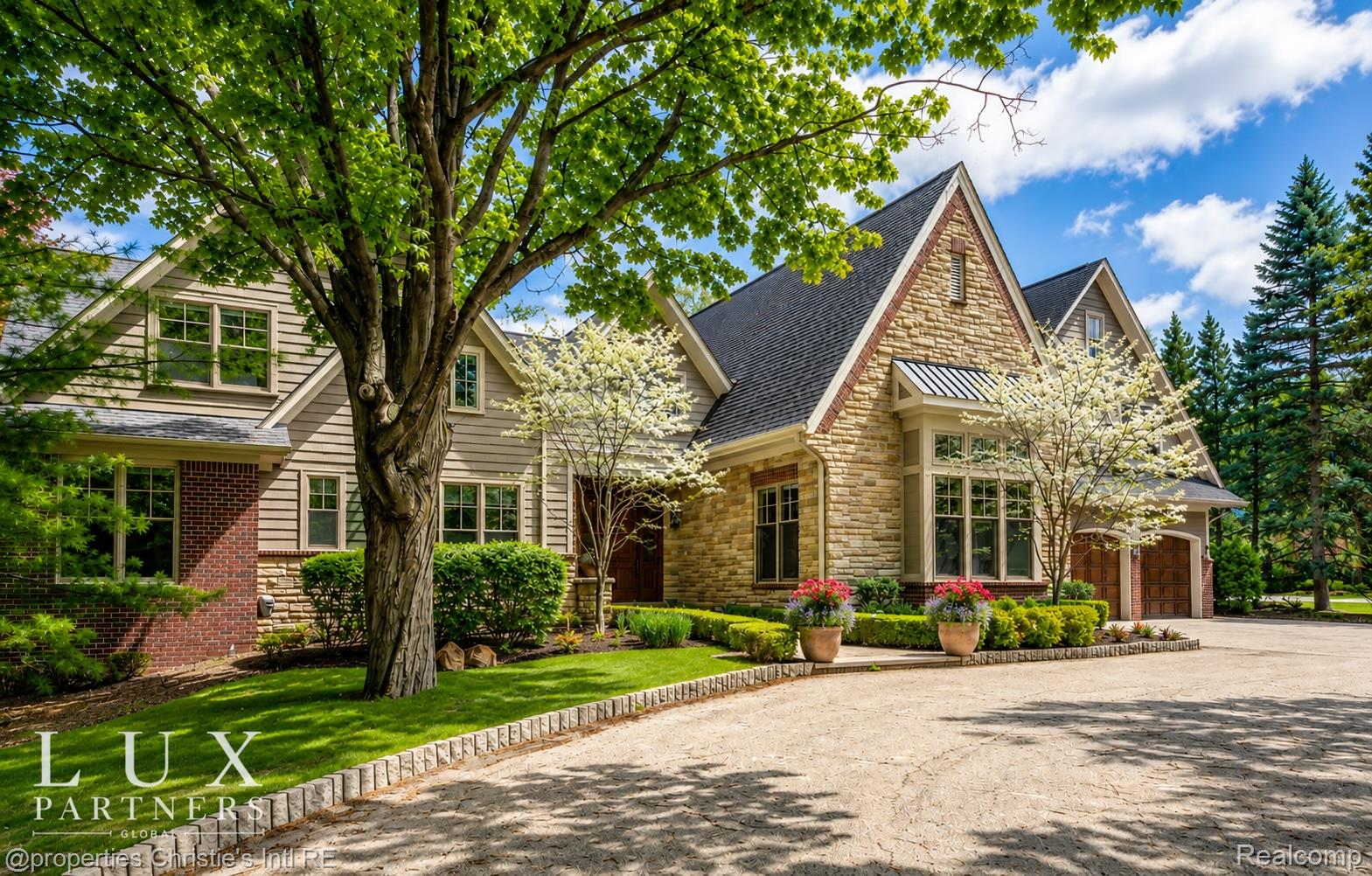 1330, Oxford, Beverly Hills, Michigan, 48304
