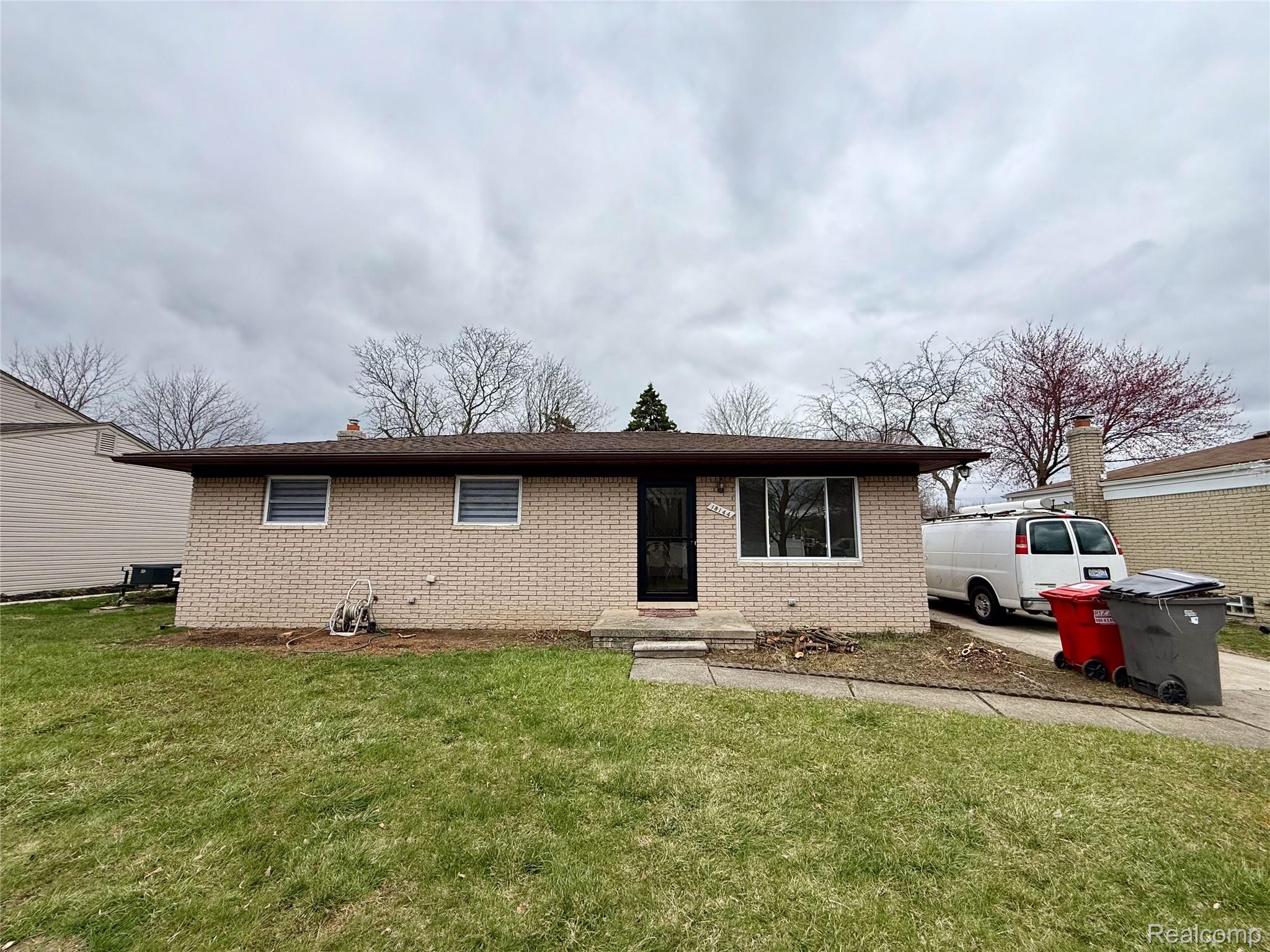 18144, Oak, Clinton Township, Michigan, 48038