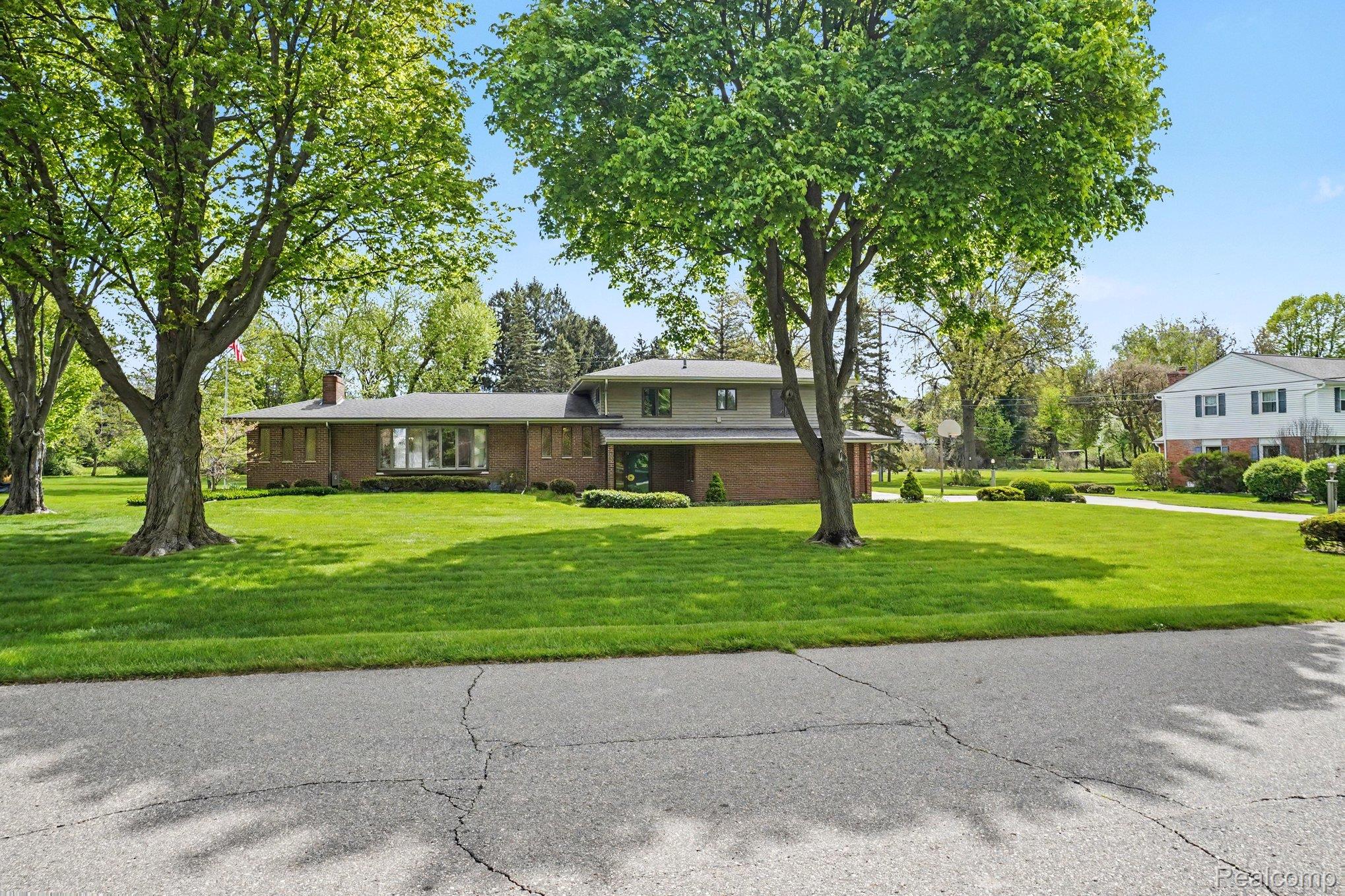 1226, Woodkrest, Flint, Michigan, 48532