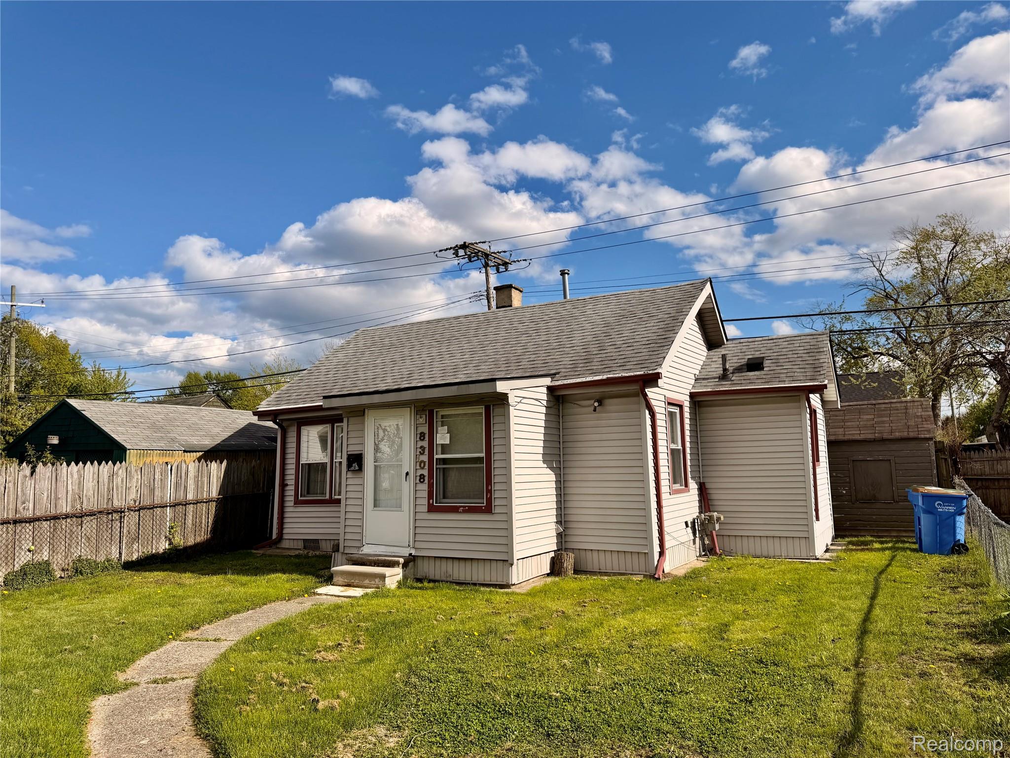 8308, Continental, Warren, Michigan, 48089