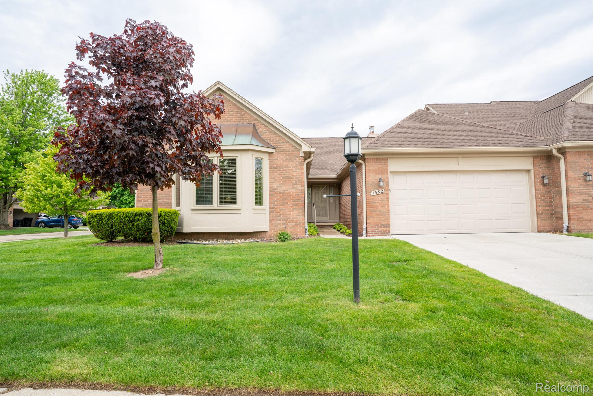 1592, Country, Trenton, Michigan, 48183