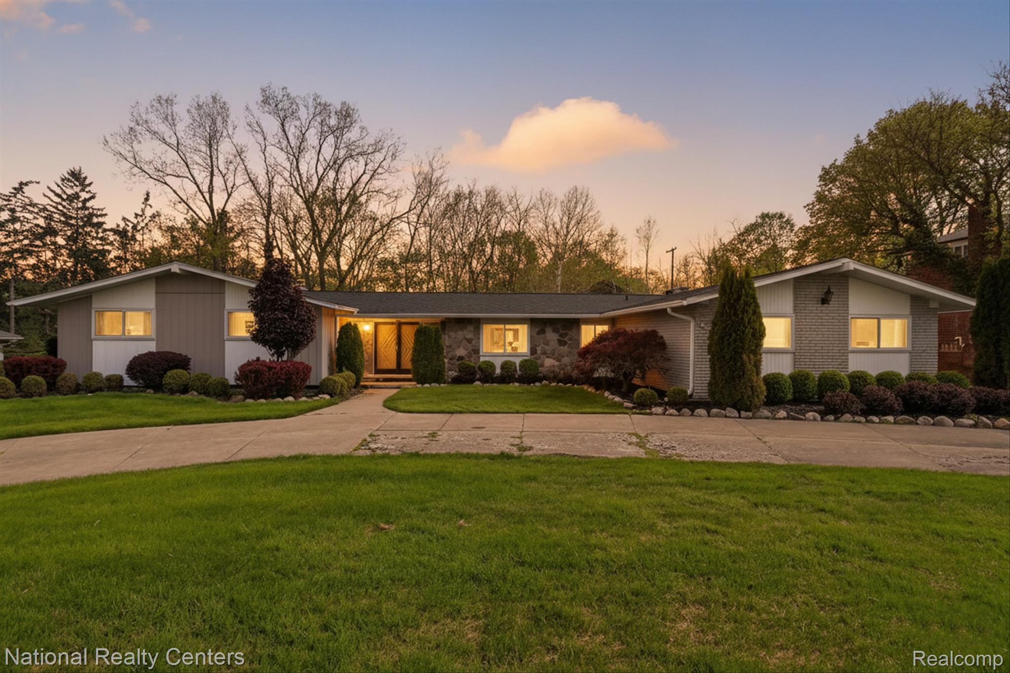 21730, Riverview, Beverly Hills, Michigan, 48025
