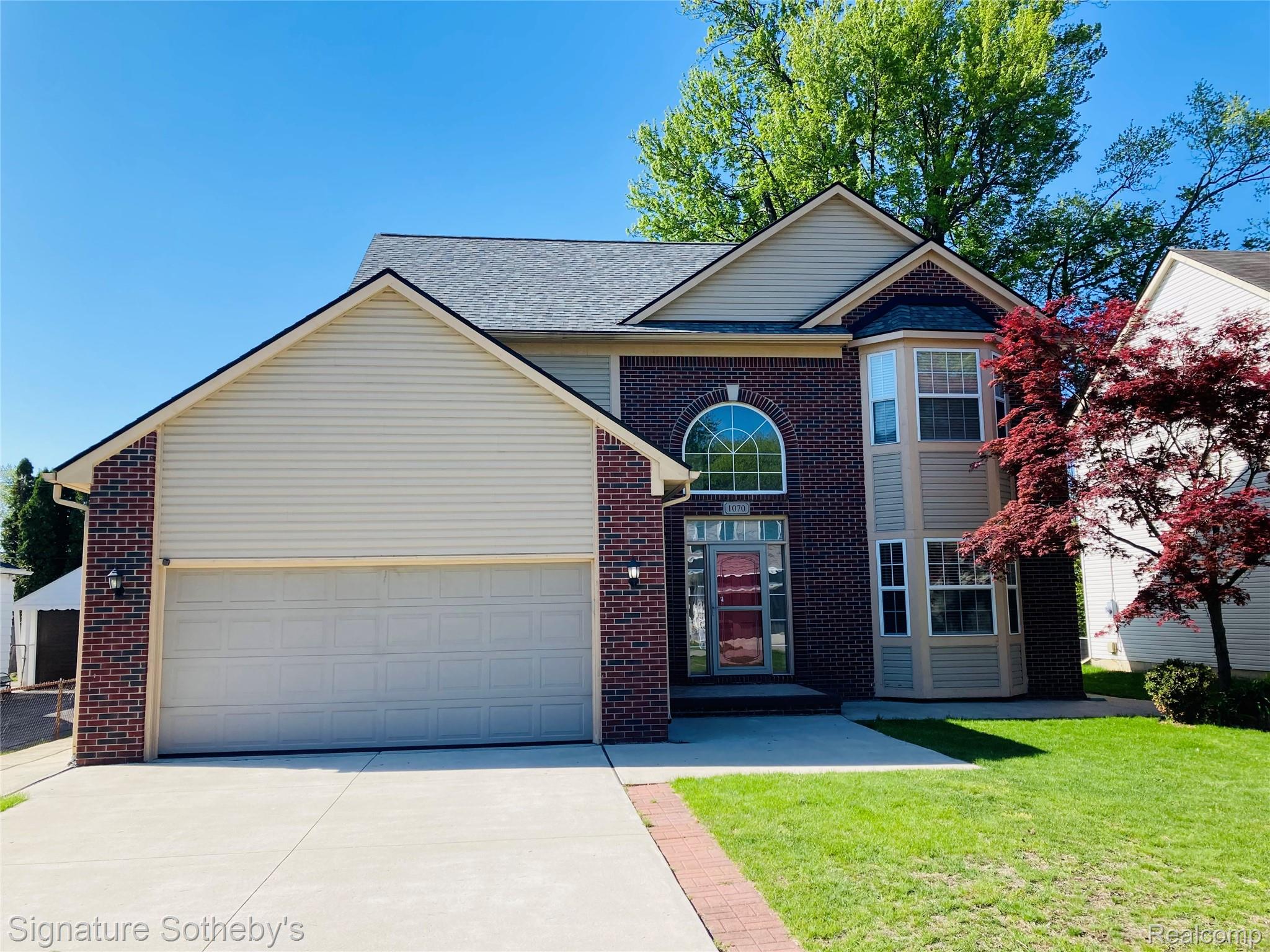 1070, Arthur, Troy, Michigan, 48083