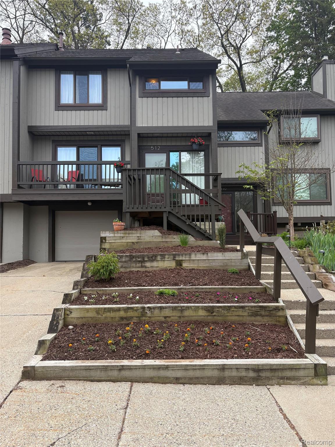 512, Victoria Square, Brighton, Michigan, 48116