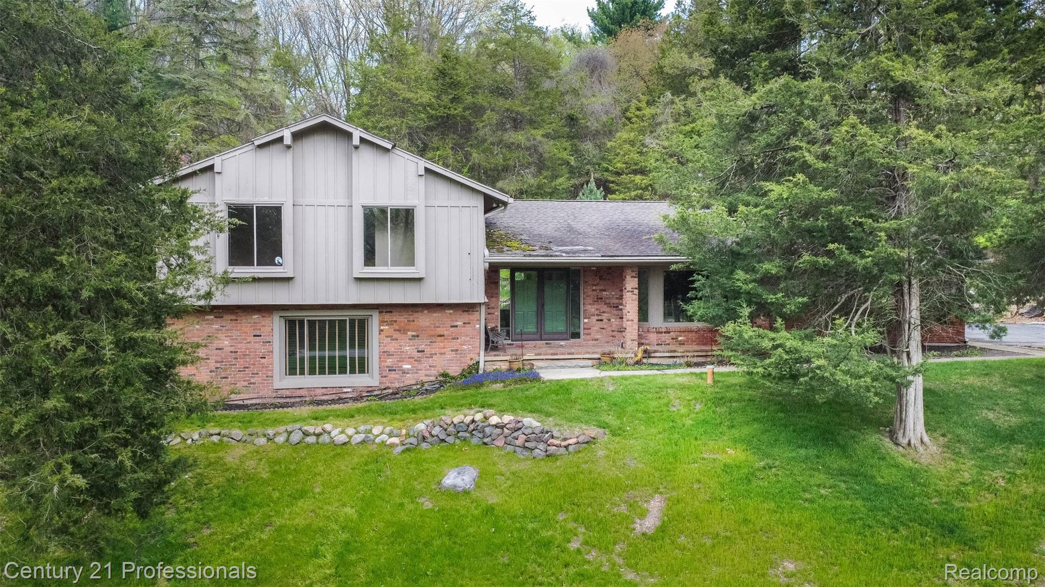 6133, Sundance, Brighton, Michigan, 48116
