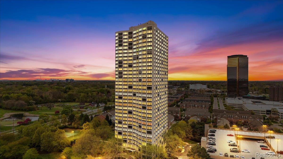 5000, Town, #3303-3304, Southfield, Michigan, 48075