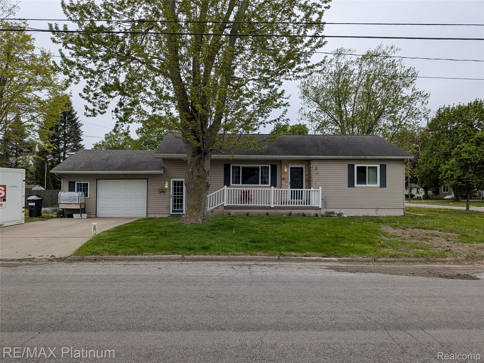 815, Dewey, Owosso, Michigan, 48867