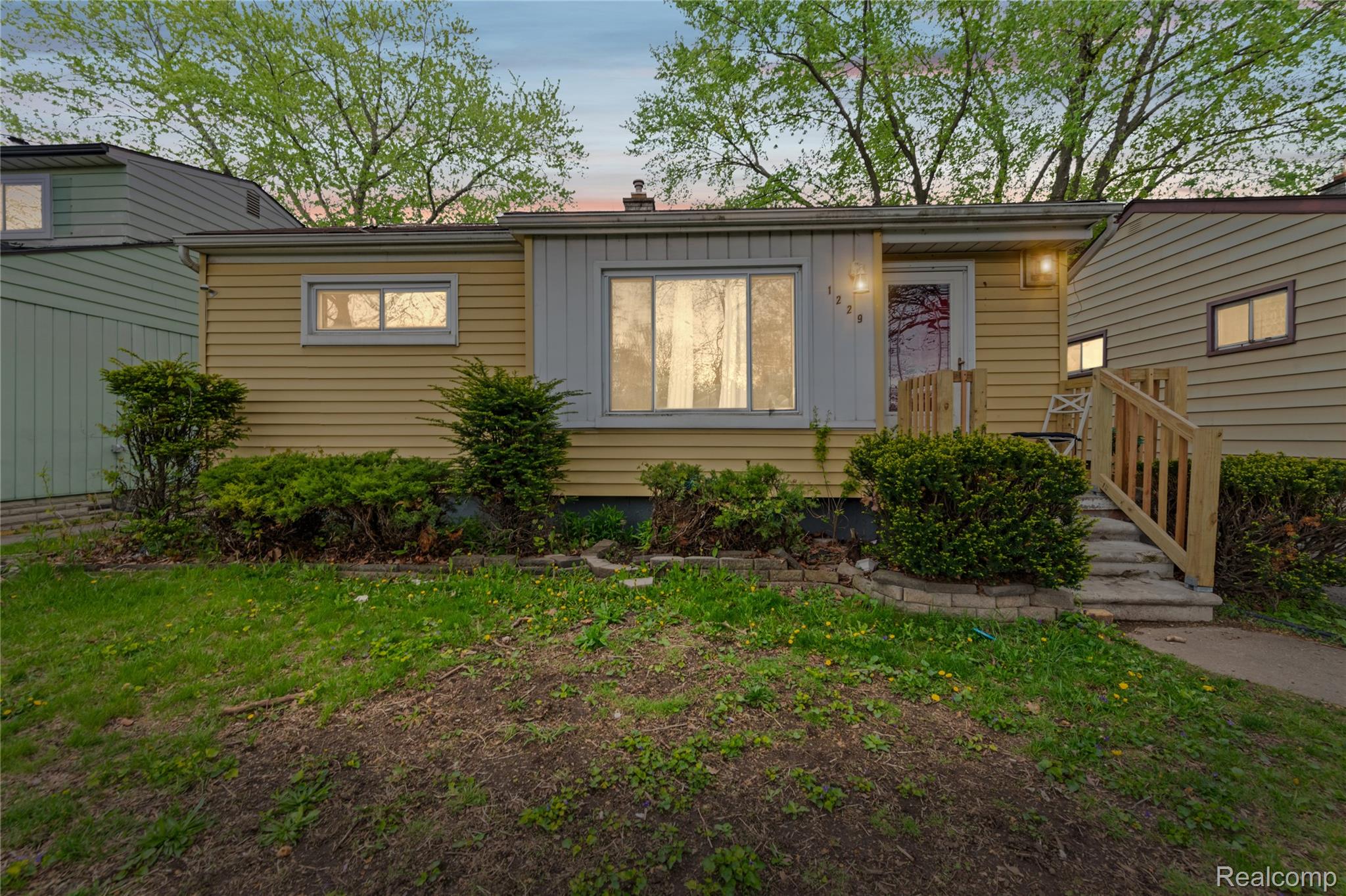 1229, Deacon, Detroit, Michigan, 48217