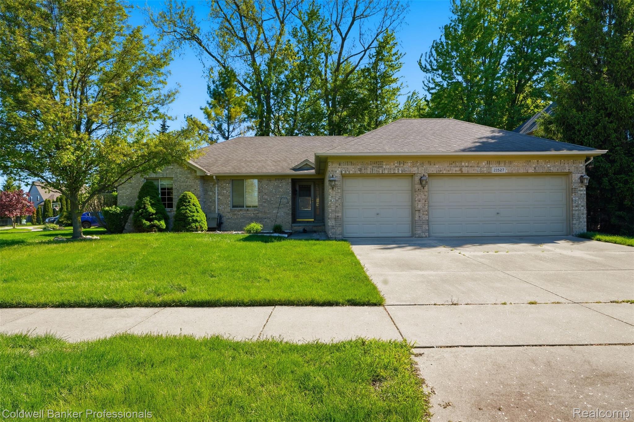 21527, Tangel, E, Macomb, Michigan, 48044