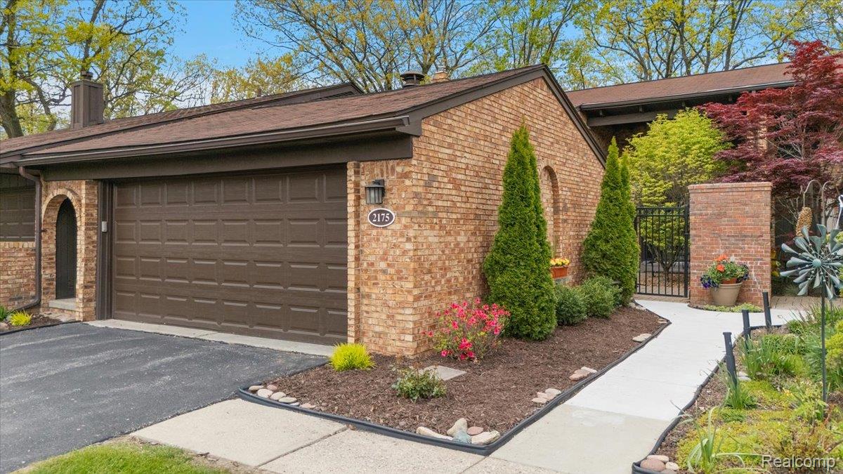 2175, Bordeaux, West Bloomfield, Michigan, 48323