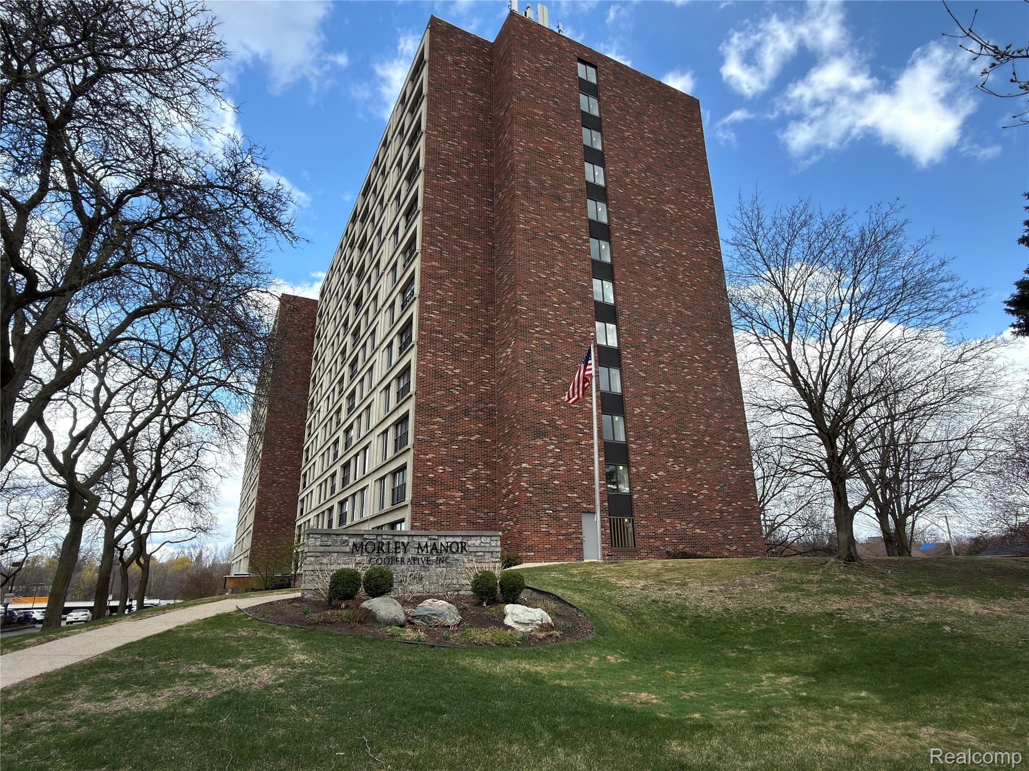 21800, Morley Ave, #906, Dearborn, Michigan, 48124