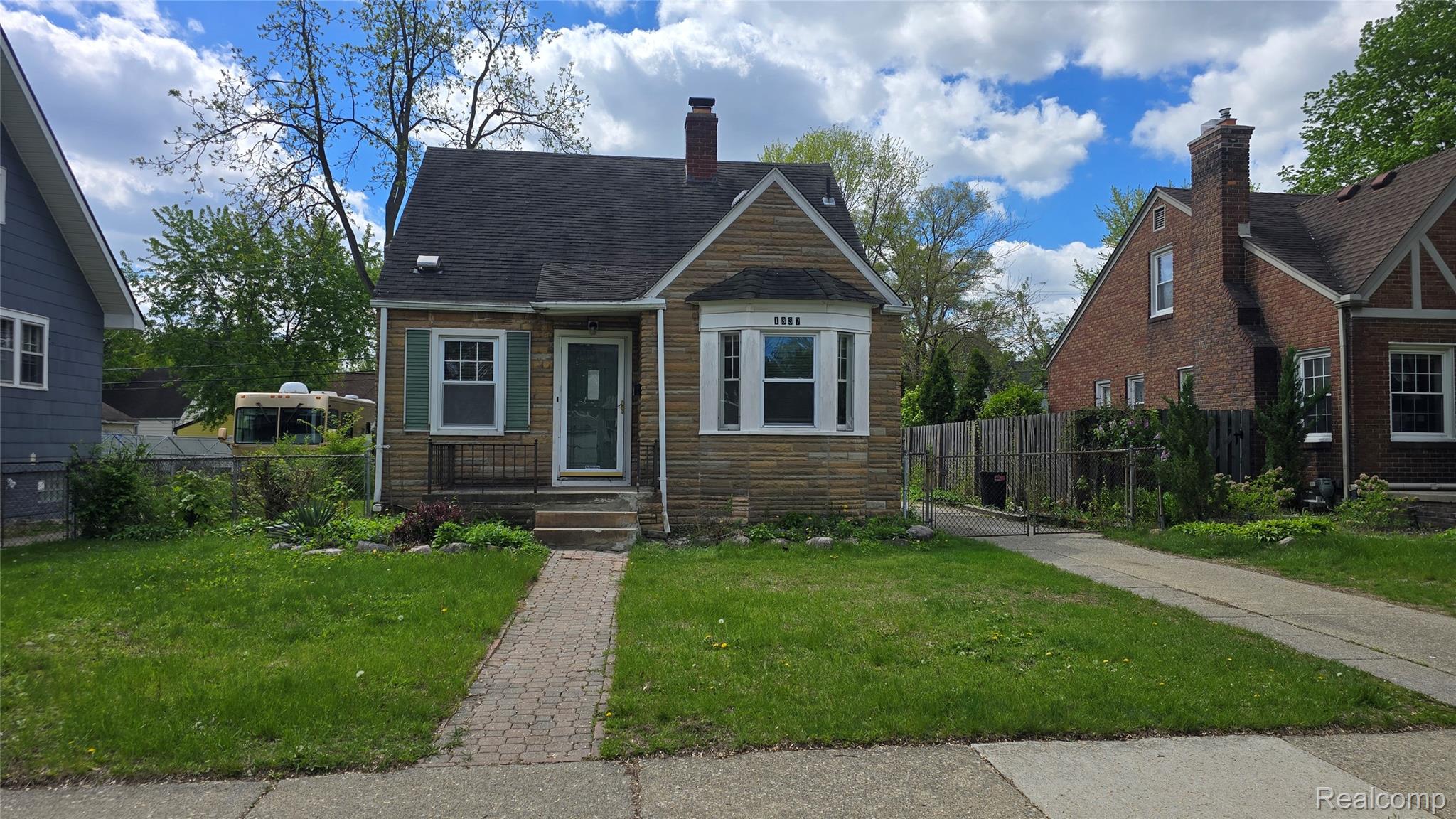1337, Saratoga, Ferndale, Michigan, 48220