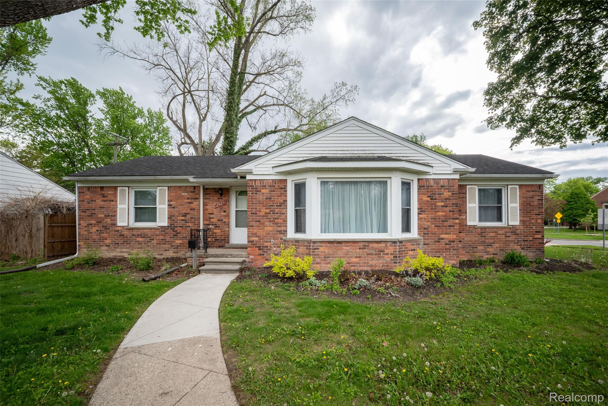 2423, Crooks, Royal Oak, Michigan, 48073
