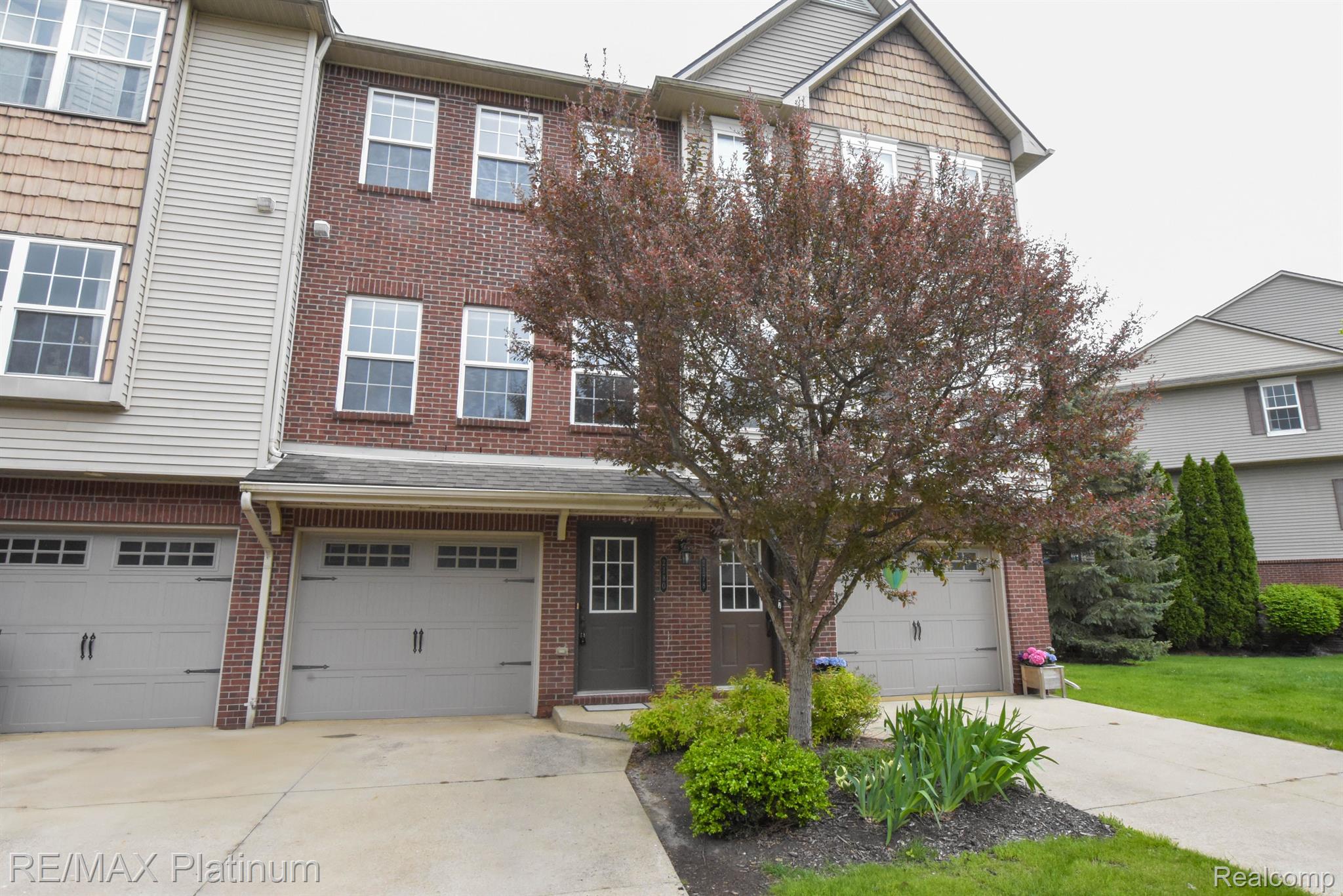 2180, KNOTTY PINE, Howell, Michigan, 48855