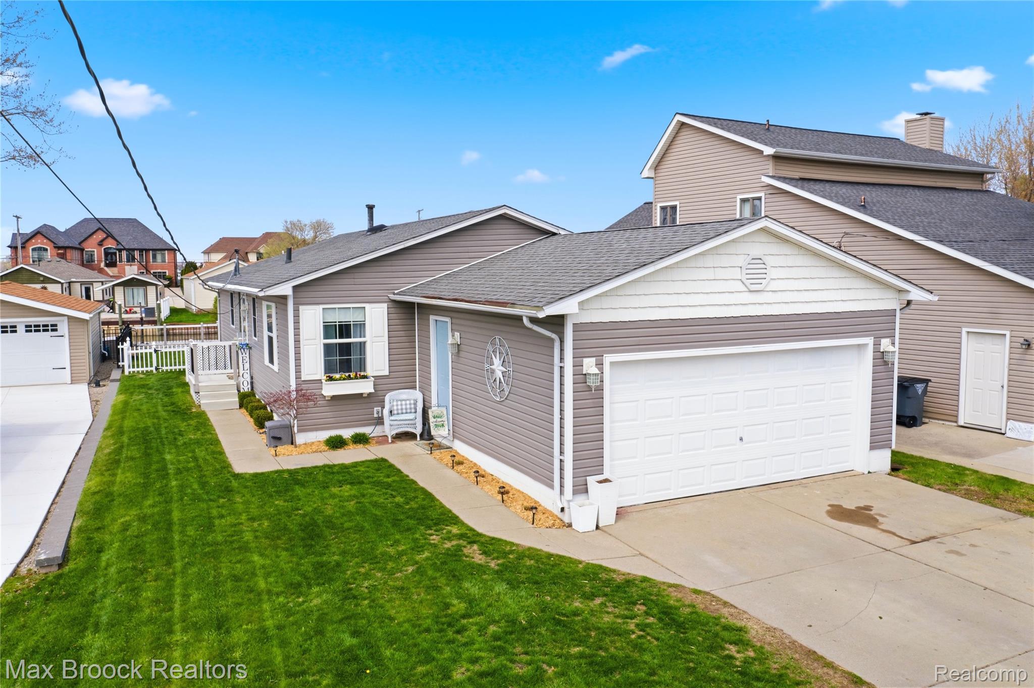 38189, Circle, Harrison Township, Michigan, 48045