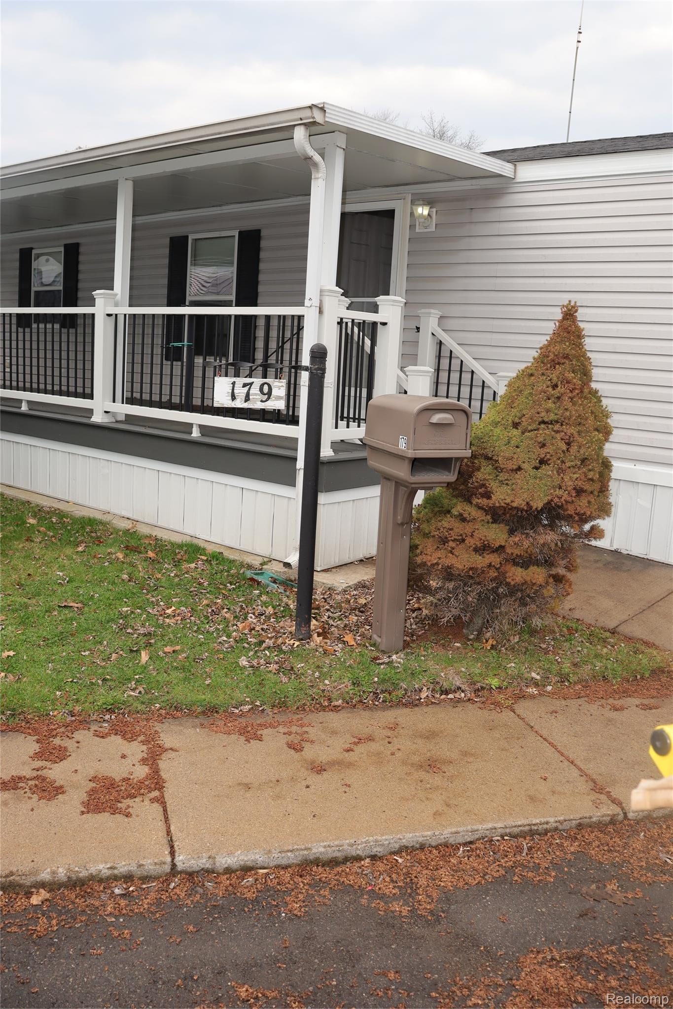 179, Terri Dr., Dearborn Heights, Michigan, 48127