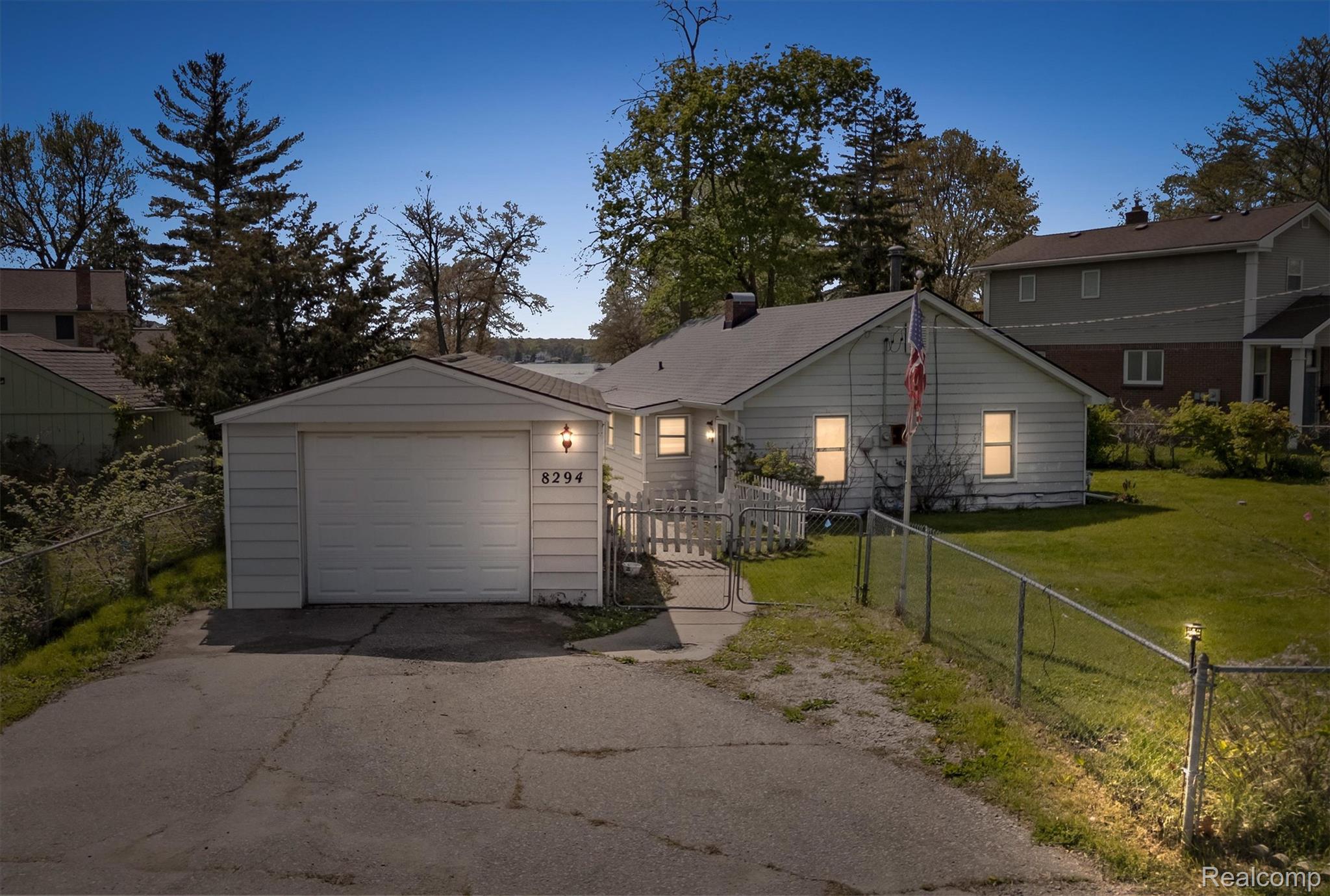 8294, Lagoon, Commerce Twp, Michigan, 48382