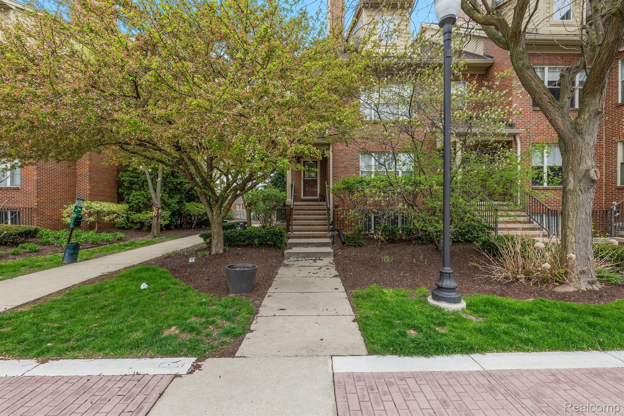 1403, Main, Royal Oak, Michigan, 48067