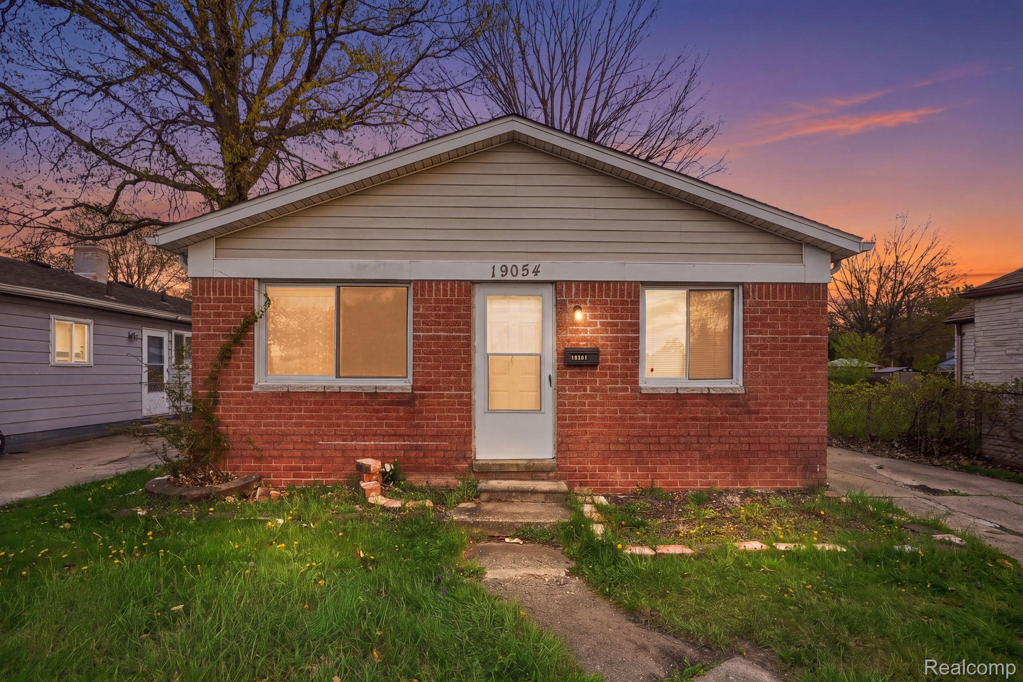 19054, Thirteen Mile, Roseville, Michigan, 48066