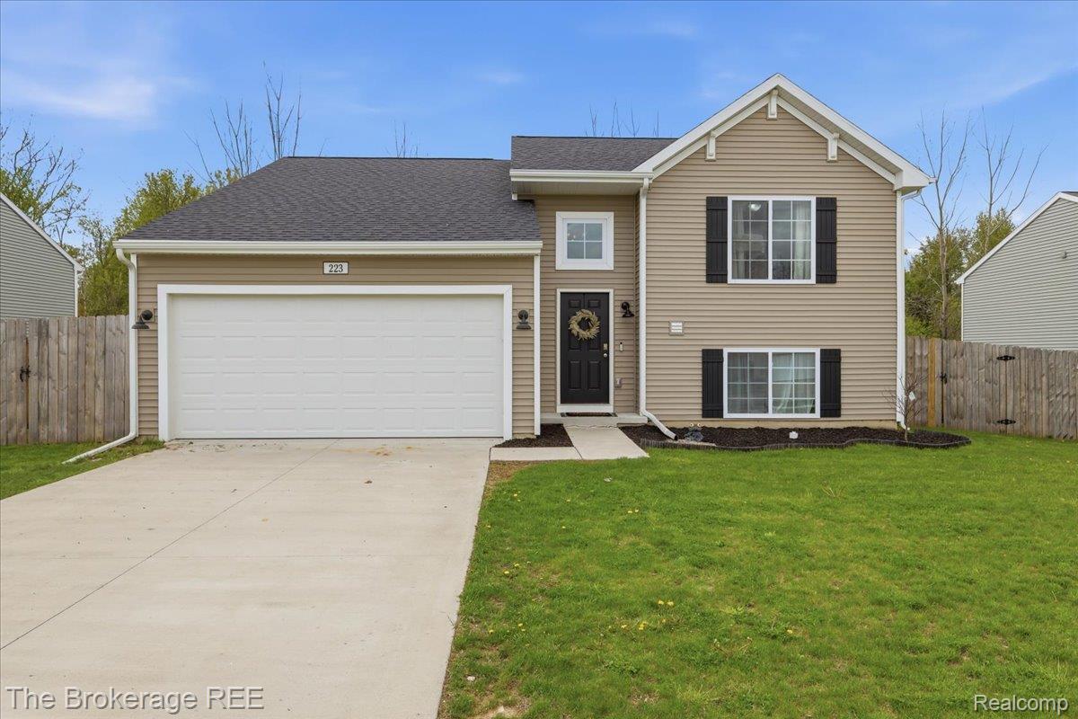 223, Creek Pointe, Durand, Michigan, 48429