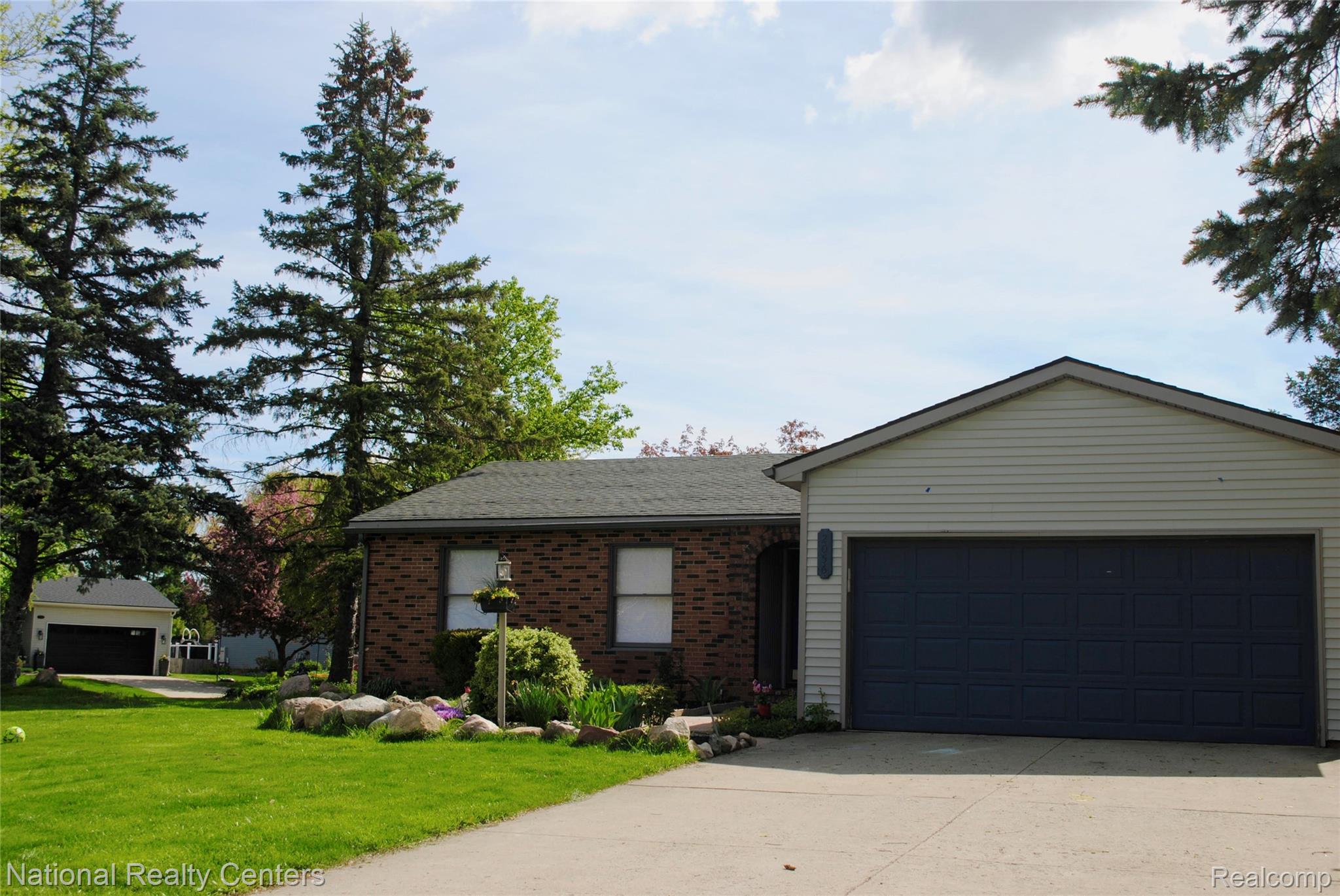 2056, Baywood, Wixom, Michigan, 48393