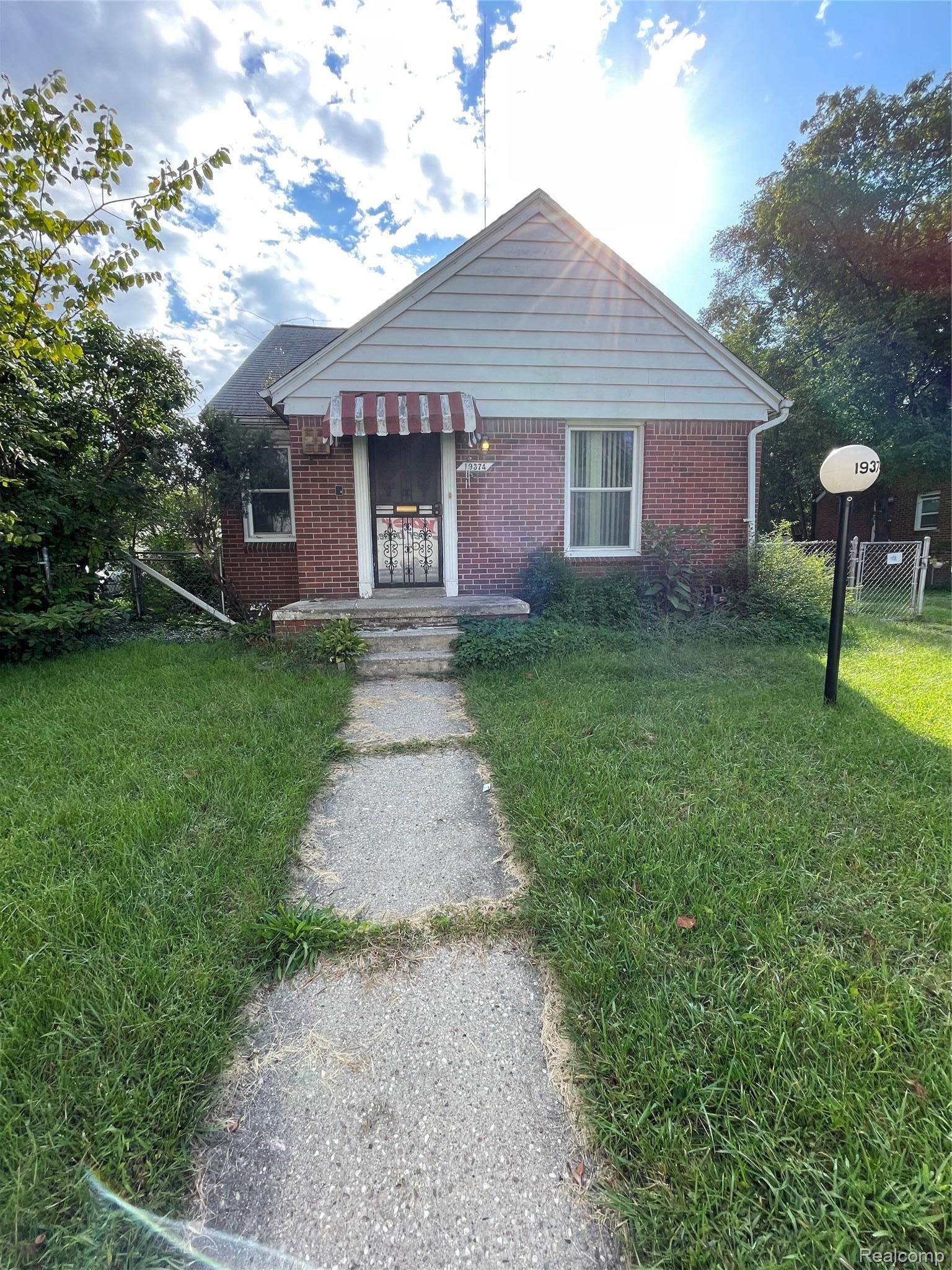 19374, Charest, Detroit, Michigan, 48234