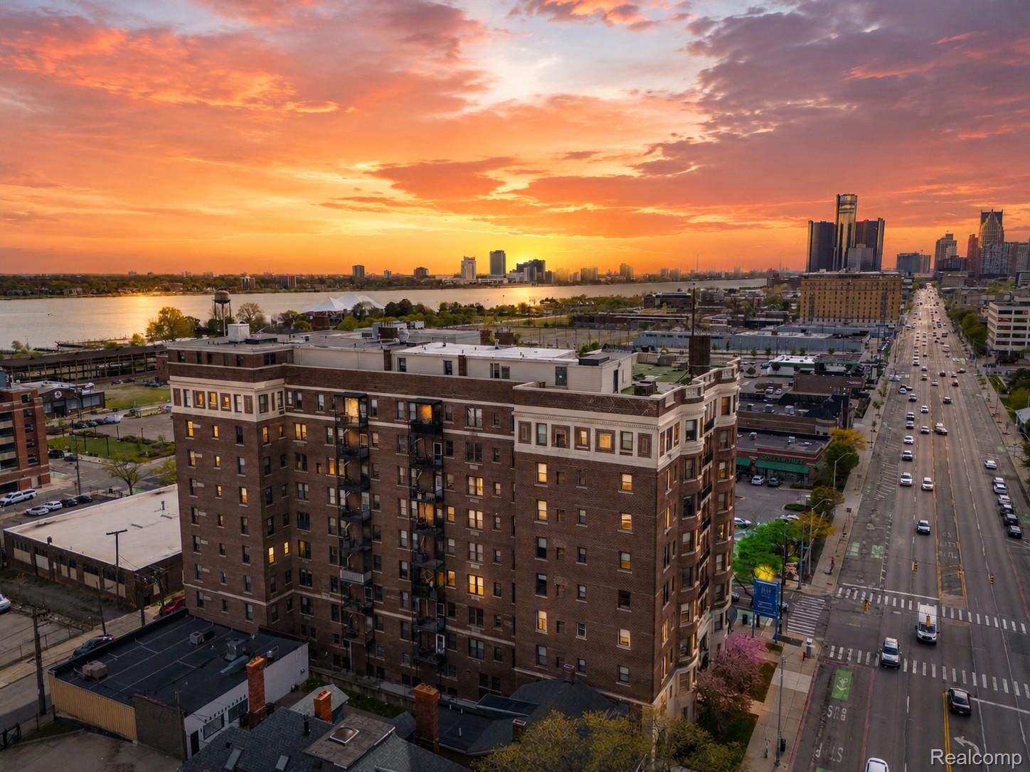 2900, E Jefferson, #602, Detroit, Michigan, 48207
