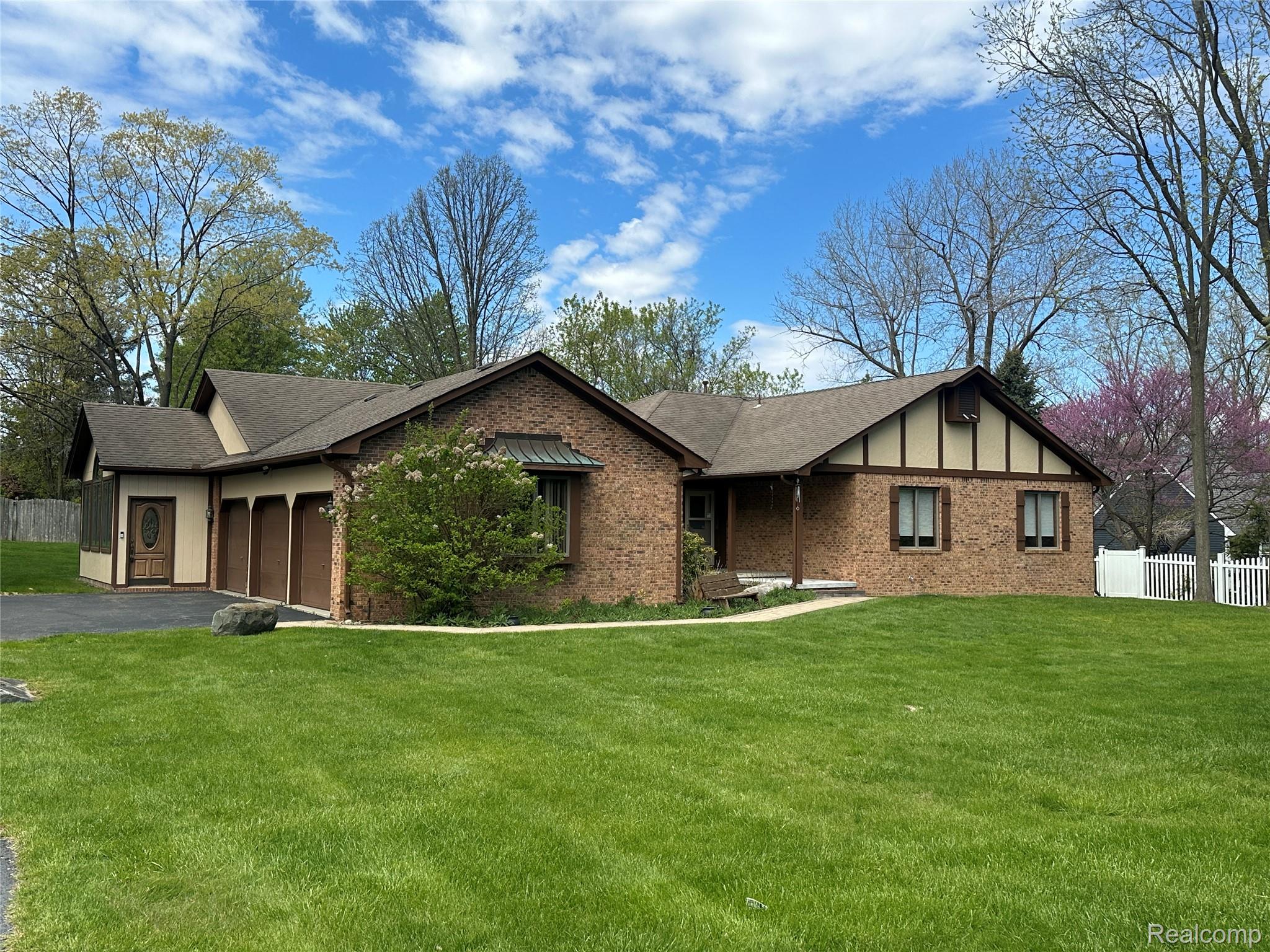 8329, Caribou, Clarkston, Michigan, 48348