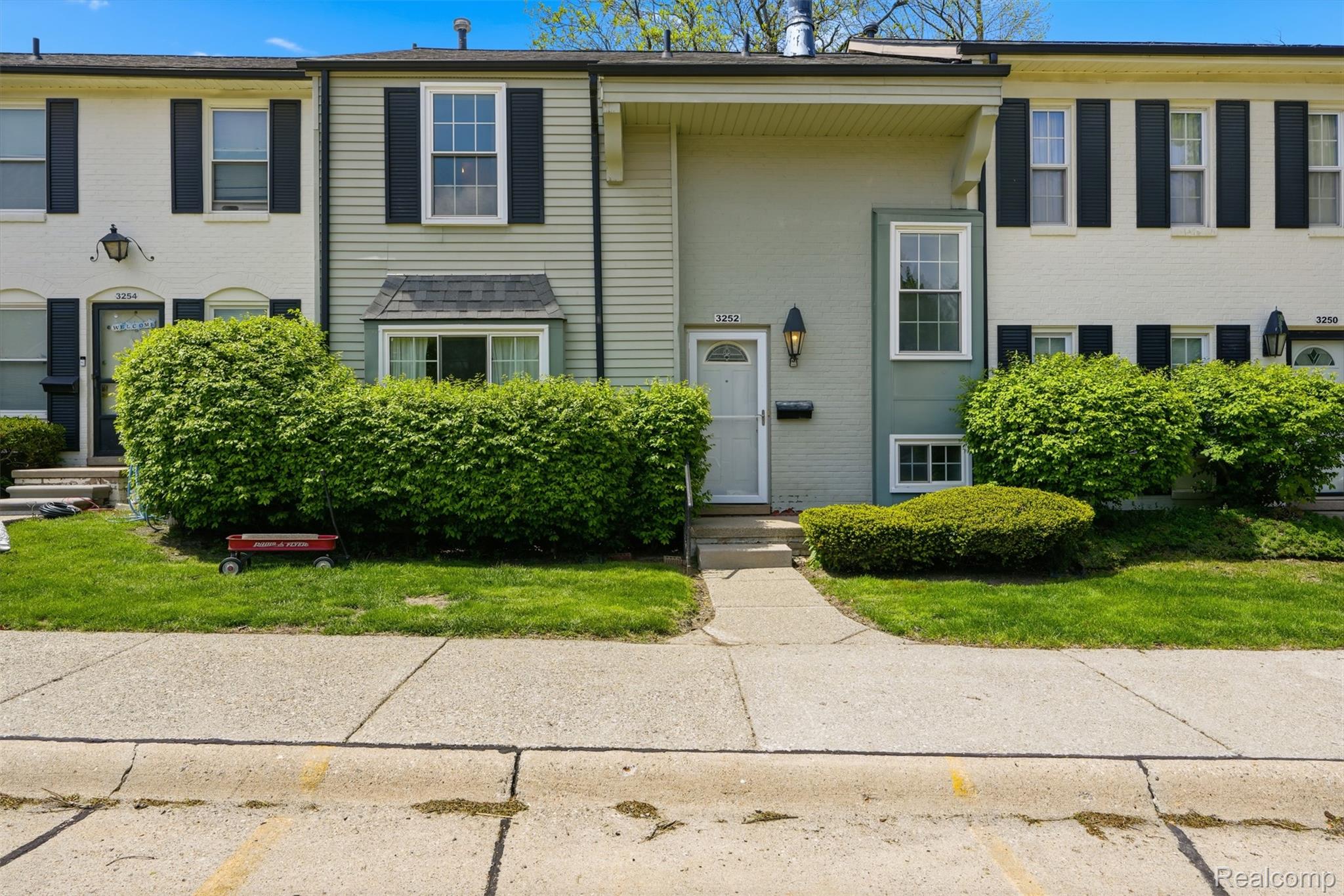 3252, Bolgos, Ann Arbor, Michigan, 48105