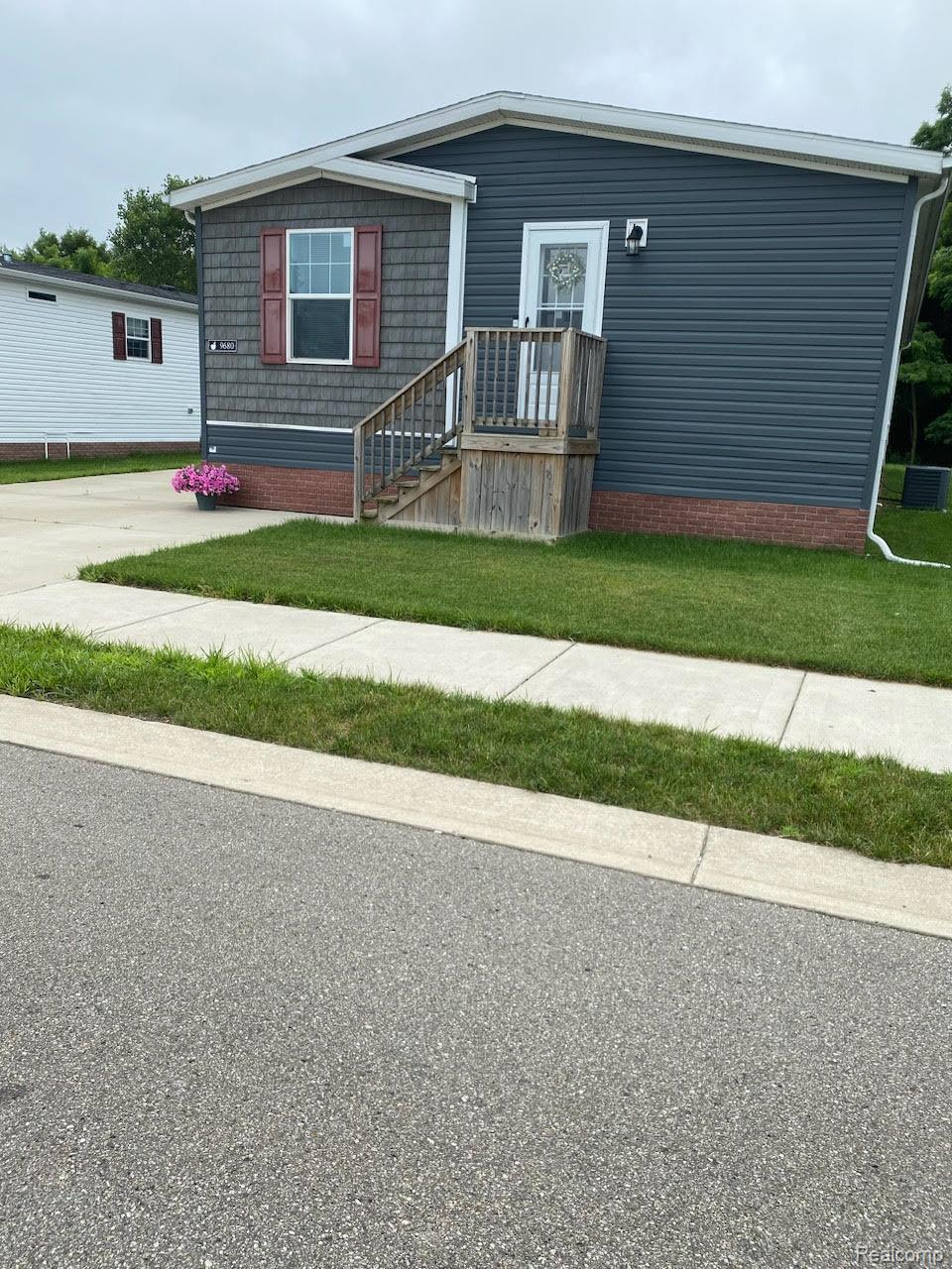 9680, Townsquare, Fenton, Michigan, 48430