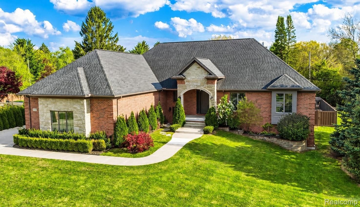 35339, 13 Mile, Farmington Hills, Michigan, 48331