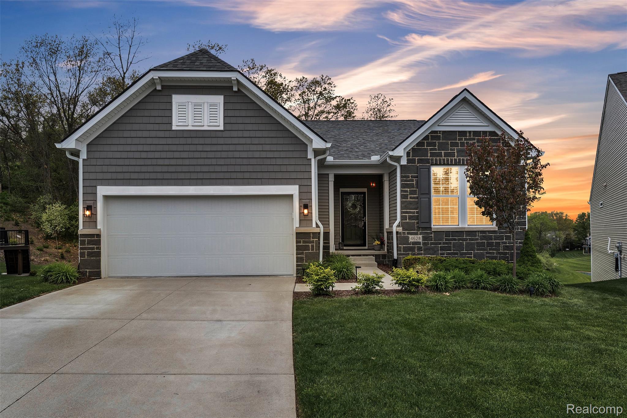 4628, Crestway, Brighton, Michigan, 48116