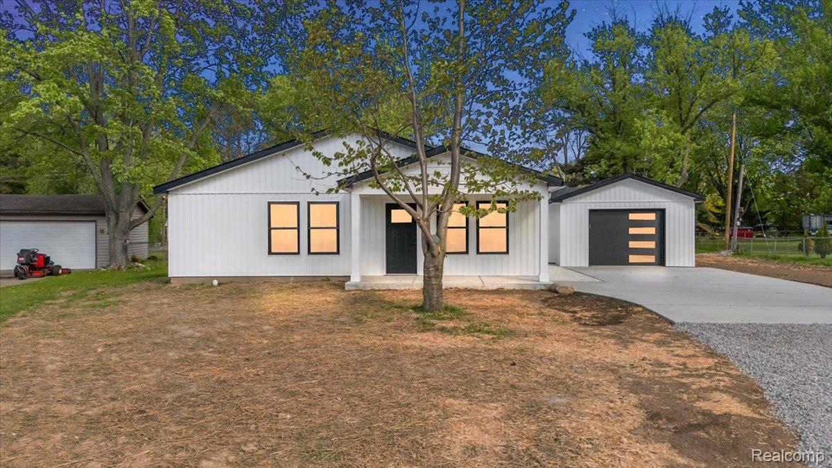 6165, Woodsdale, Grand Blanc, Michigan, 48439