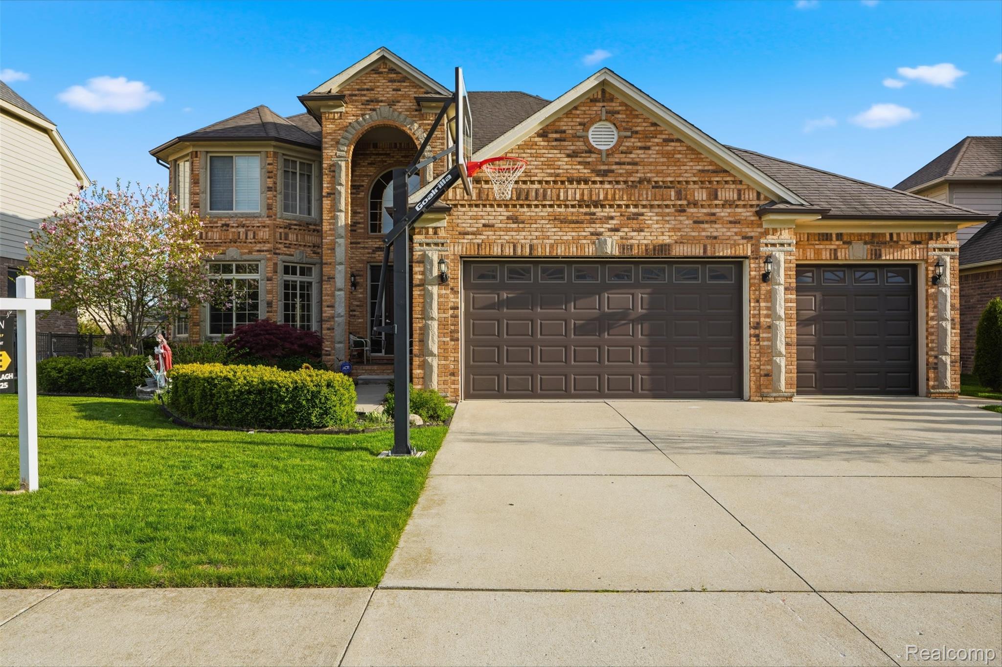 19330, Middle Branch, Macomb, Michigan, 48044