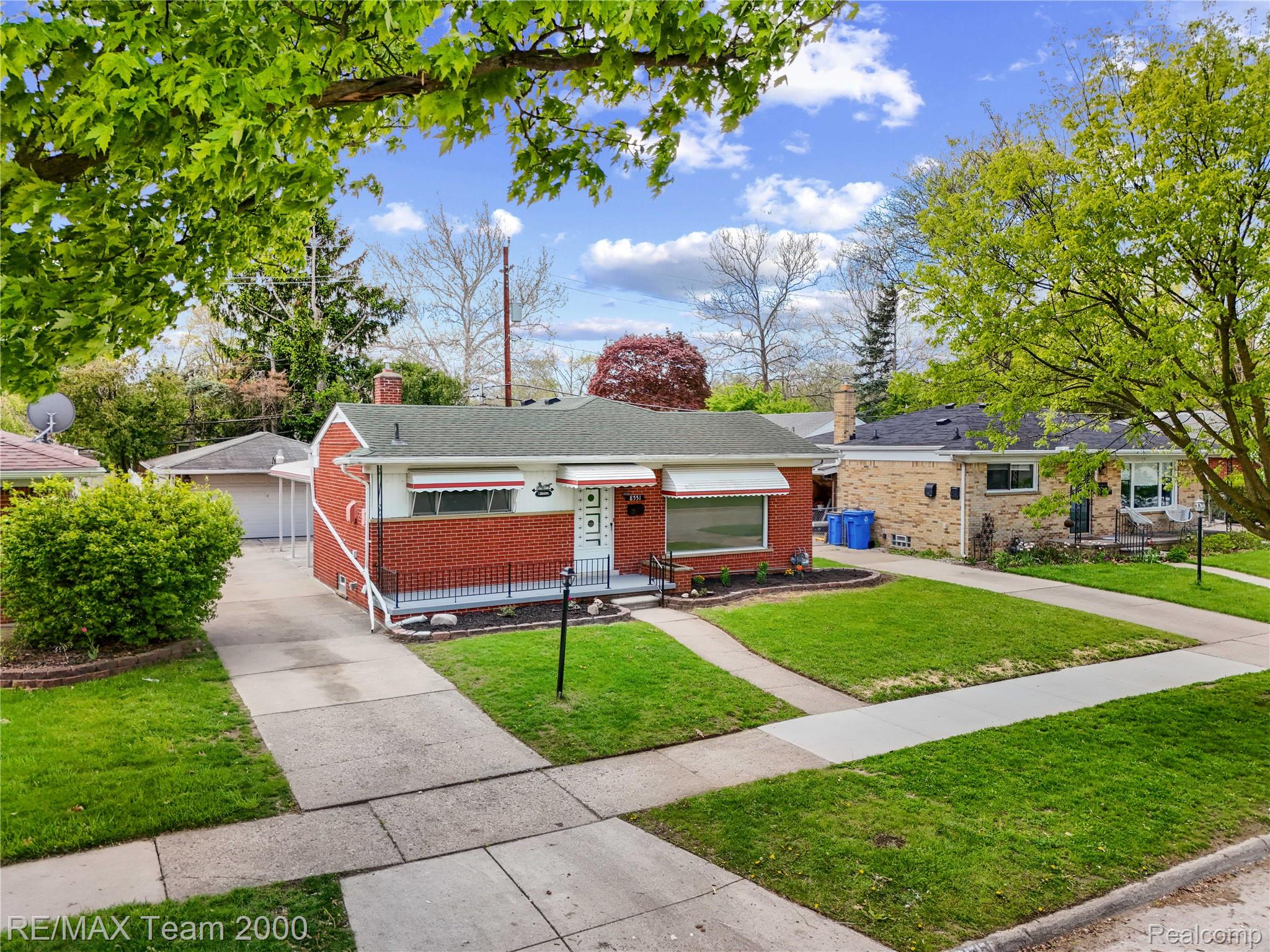 8551, Rockland, Dearborn Heights, Michigan, 48127