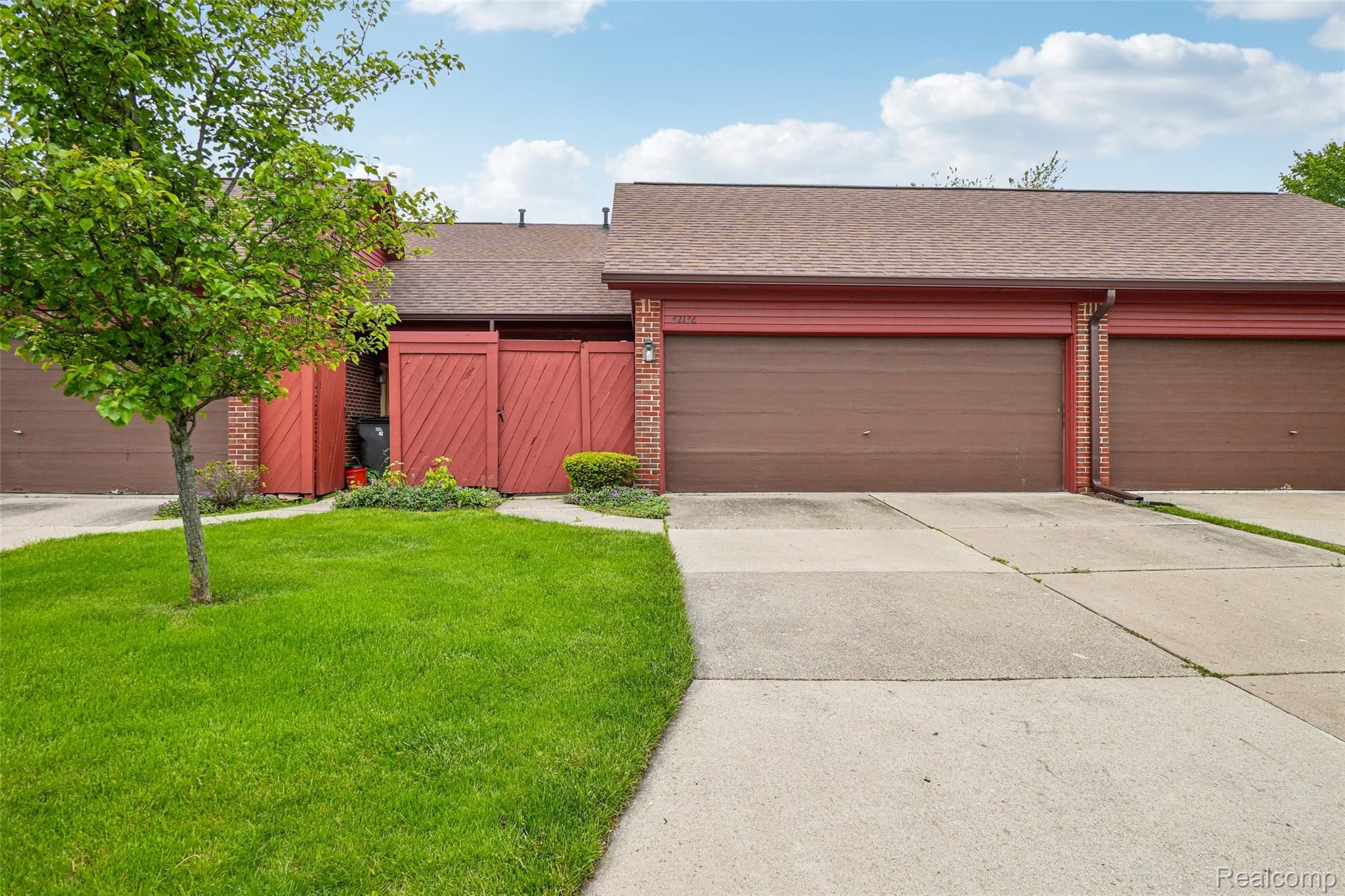 42136, Lochmoor, Clinton Township, Michigan, 48038