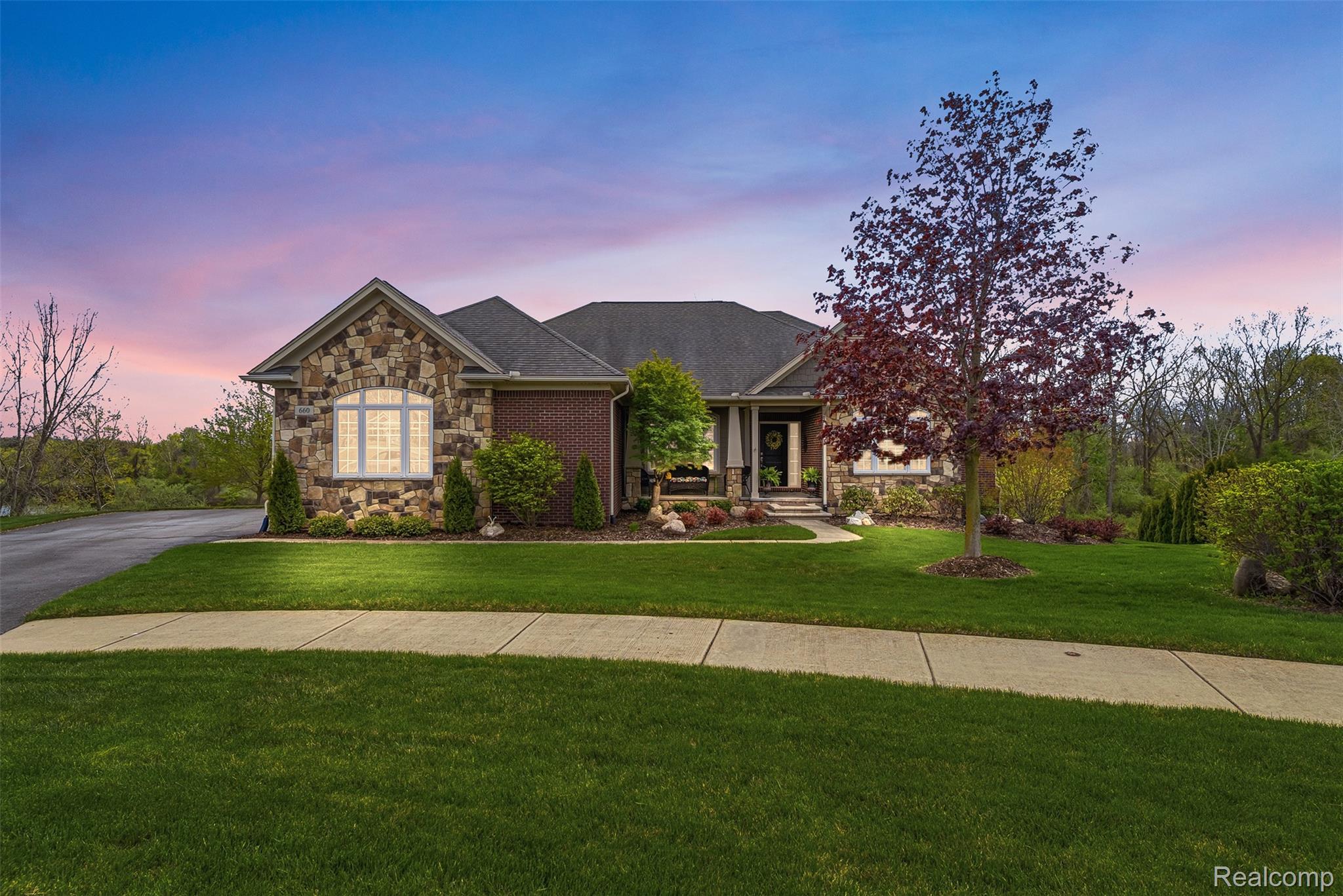 660, Willow Lake, Oxford, Michigan, 48371
