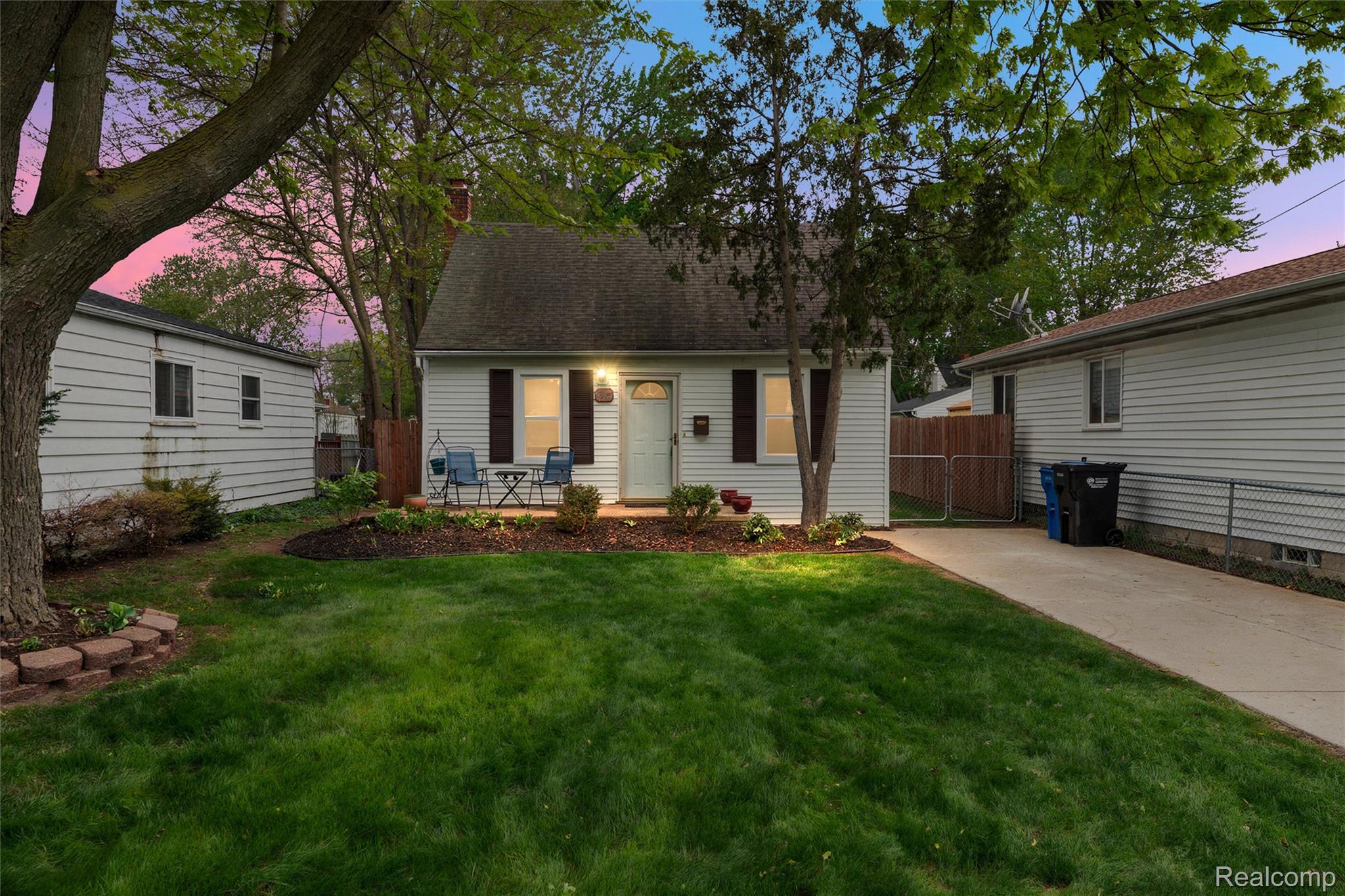 28855, Delton, Madison Heights, Michigan, 48071