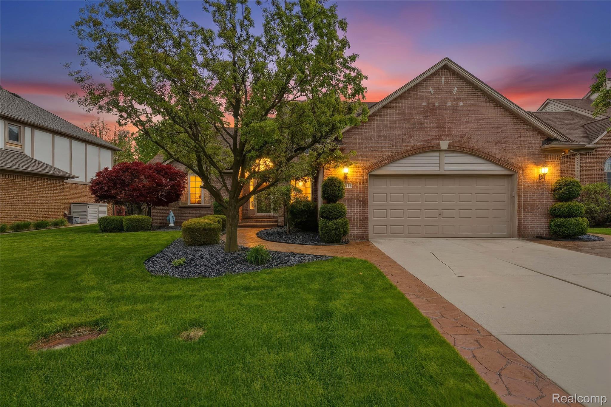 48528, Lafayette, Macomb, Michigan, 48044