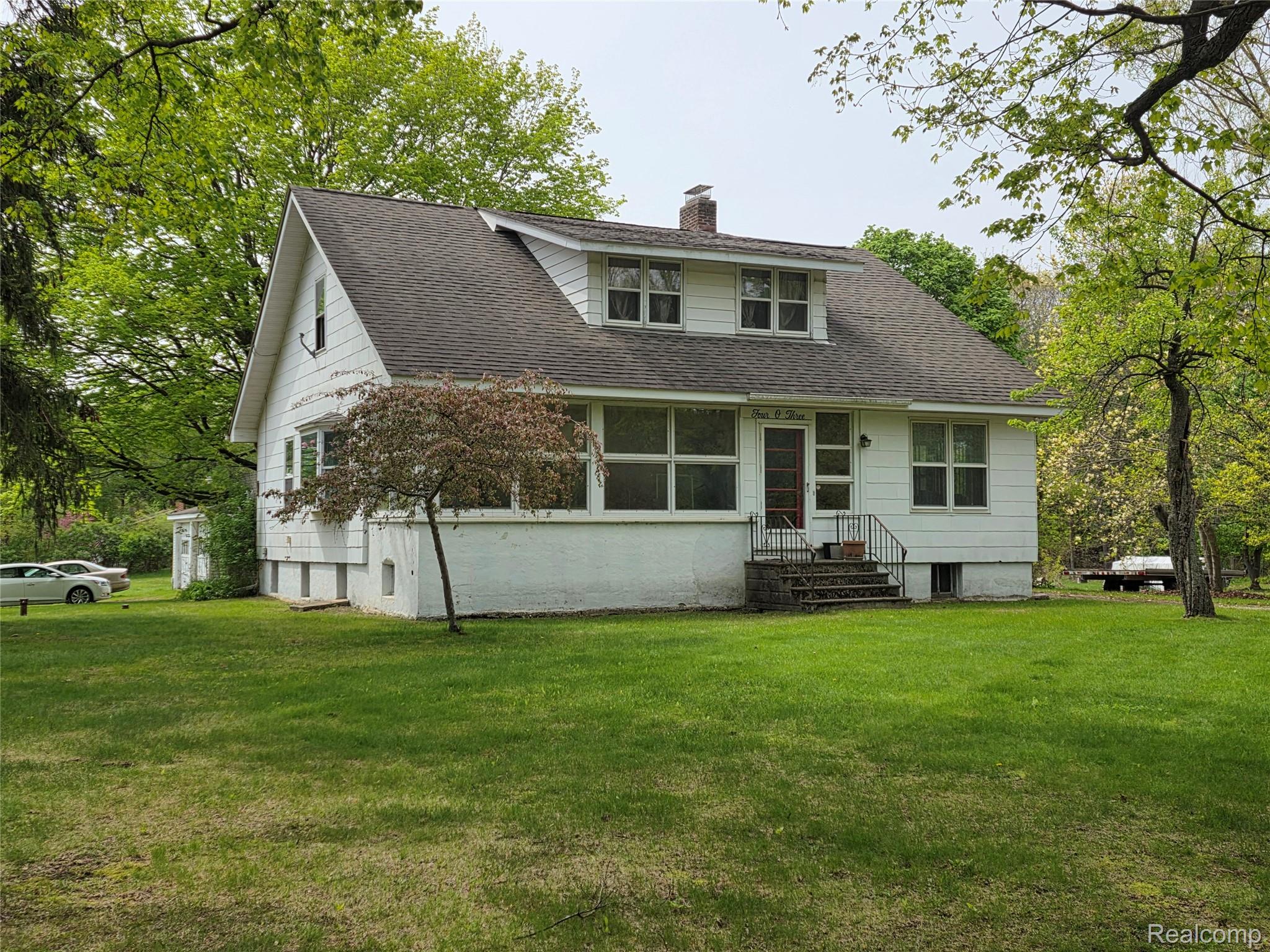 403, East, Holly, Michigan, 48442